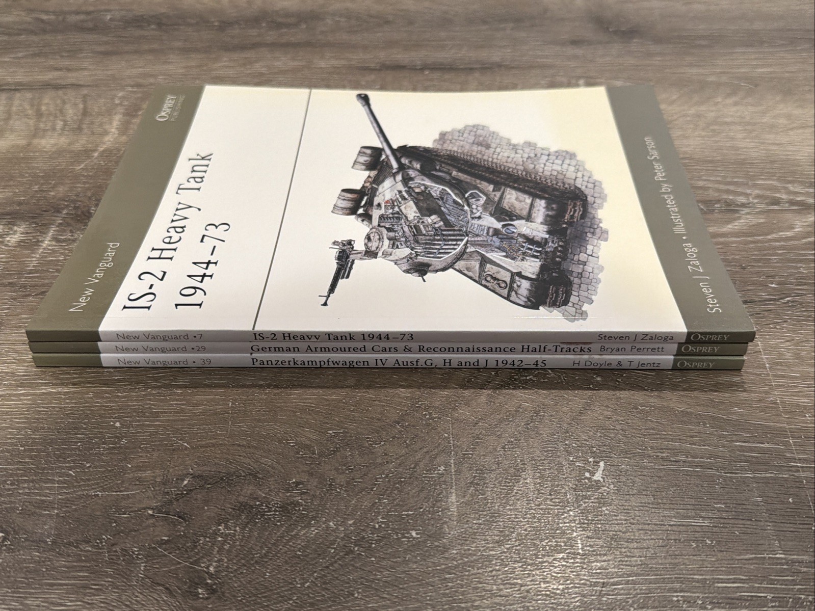 New Vanguard Osprey Lot IS-2 Heavy Tank, Armoured Cars, Panzerkampfwagen IV WWII