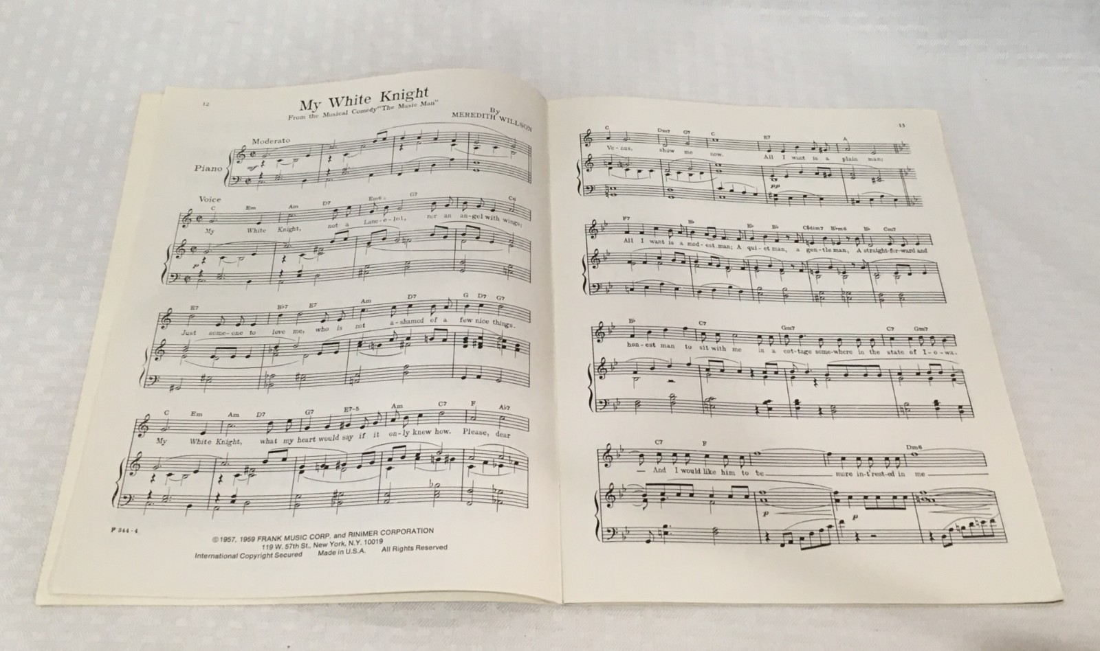 MUSICALS SONGBOOK / VOCAL SELECTIONS FROM “THE MUSIC MAN” / BY MEREDITH WILSON