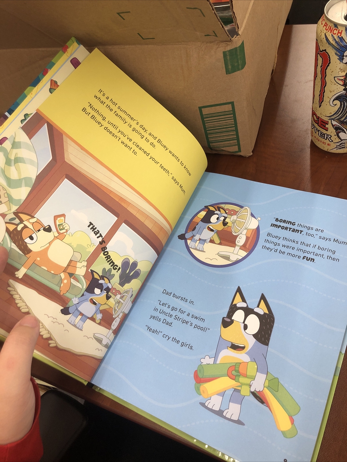 Bluey Ser.: Bluey 5-Minute Stories : 6 Stories in 1 Book? Hooray! by Penguin…