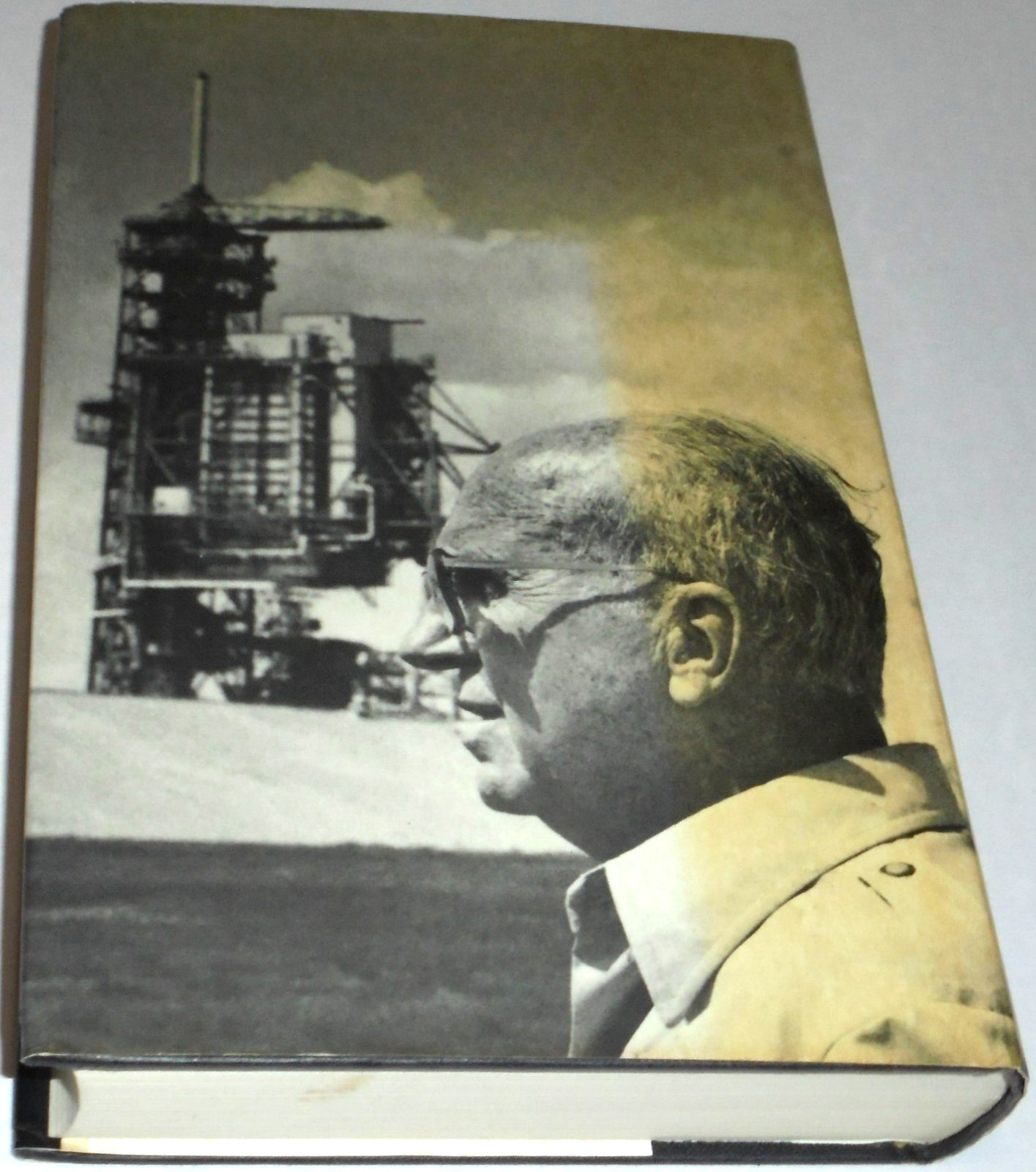 SPACE BOOK BY JAMES A. MICHENER HARDCOVER 1982 16CM X 24CM
