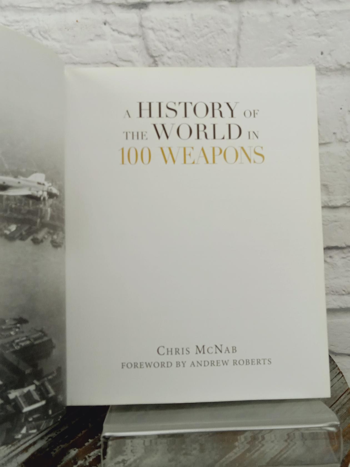 A History of the World in 100 Weapons by Chris McNab 2011 HCDJ