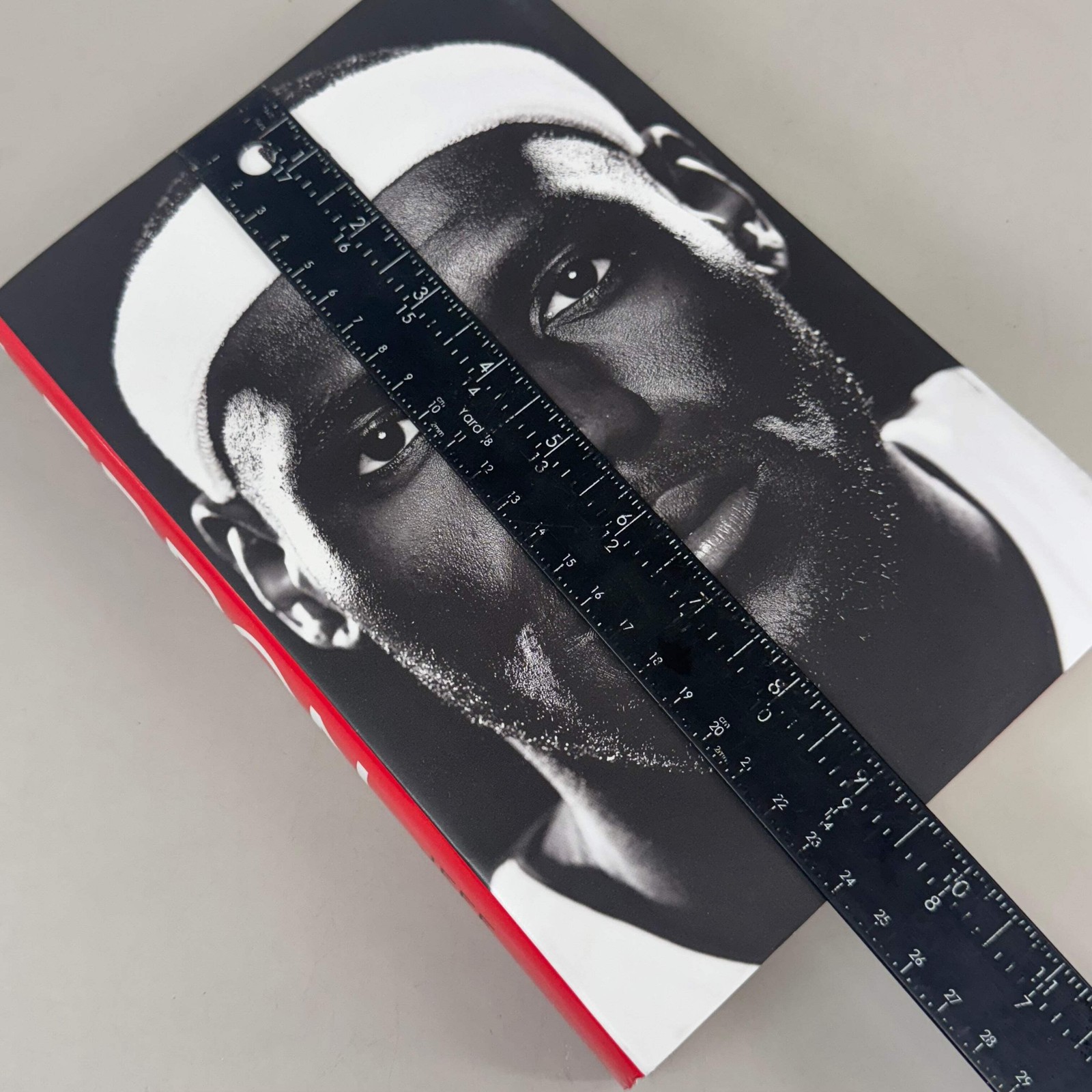 AVID READER PRESS Jeff Benedict; Lebron 576 Pages