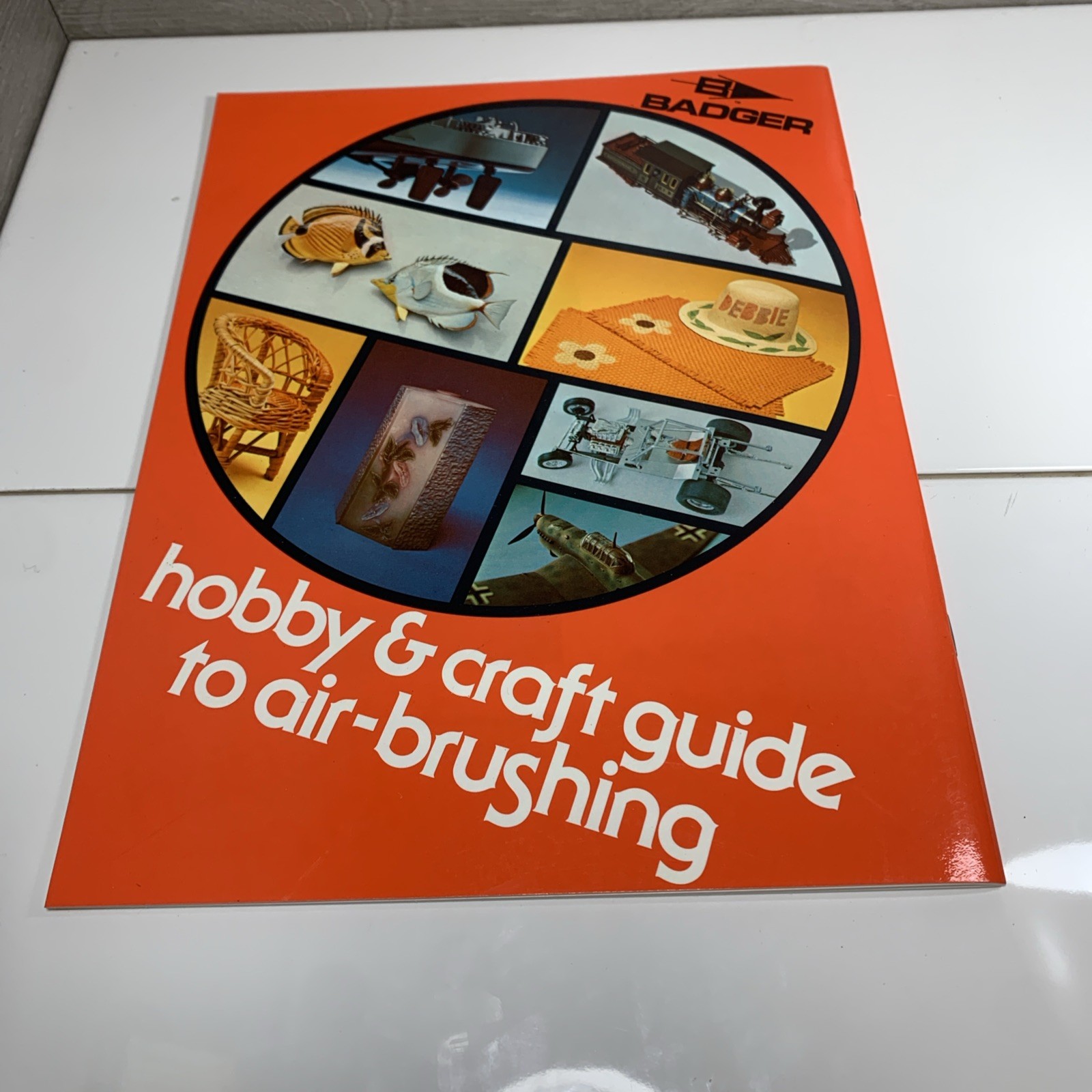 Hobby & Craft Guide to Air-Brushing Carl Caiati 1978 Badger Air-Brush Co