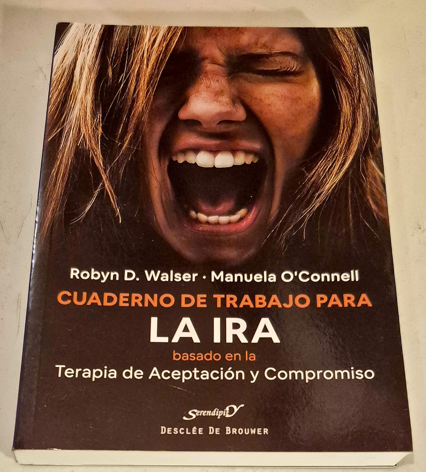 Cuaderno de trabajo para la ira basado en la terapia de aceptación y compromis..