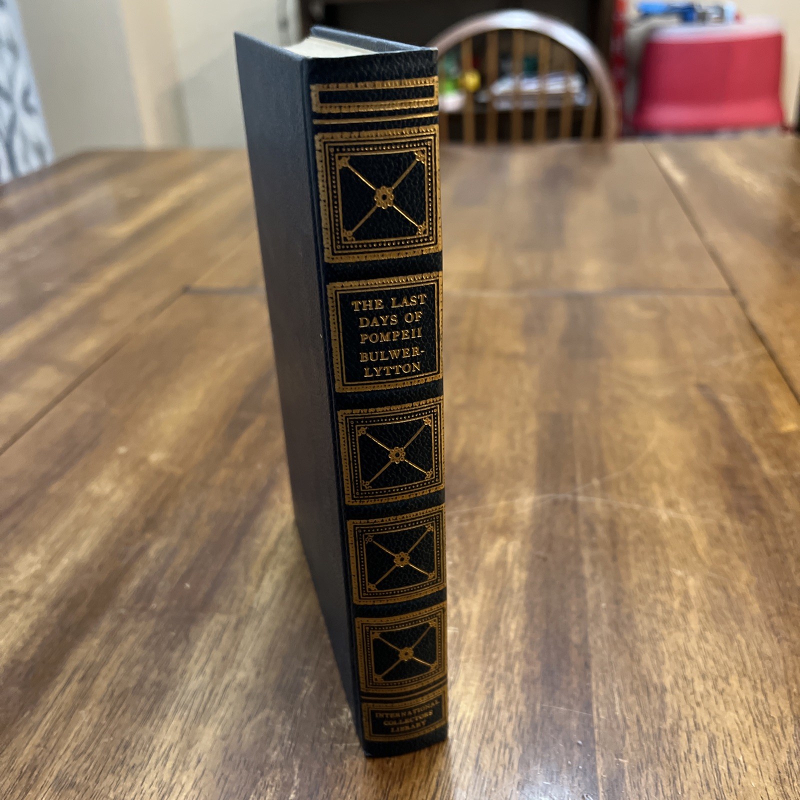 The Last Days of Pompeii Edward G.E. Bulwer-Lytton International Collectors Lib
