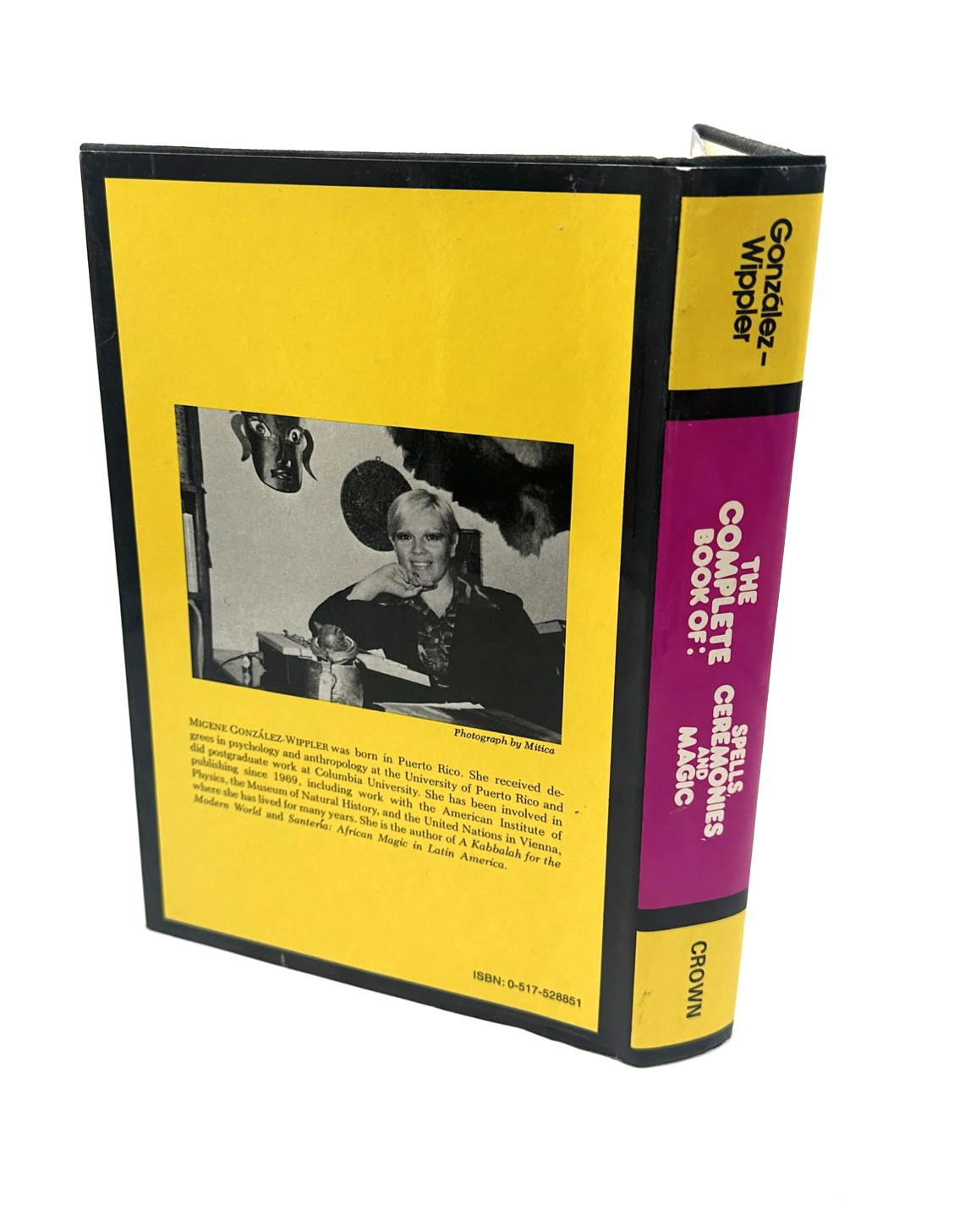 The Complete Book of Spells, Ceremonies, and Magic Migene González-Wippler 1978