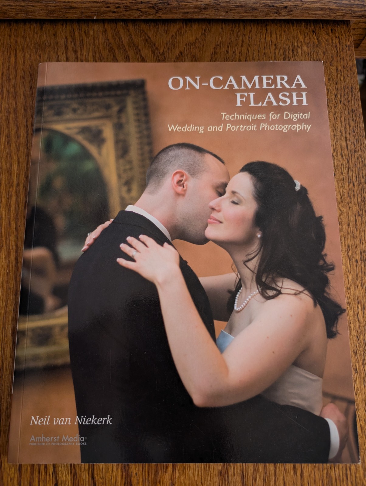 On-Camera Flash Techniques for Digital Wedding… by van Niekerk, Neil Paperback