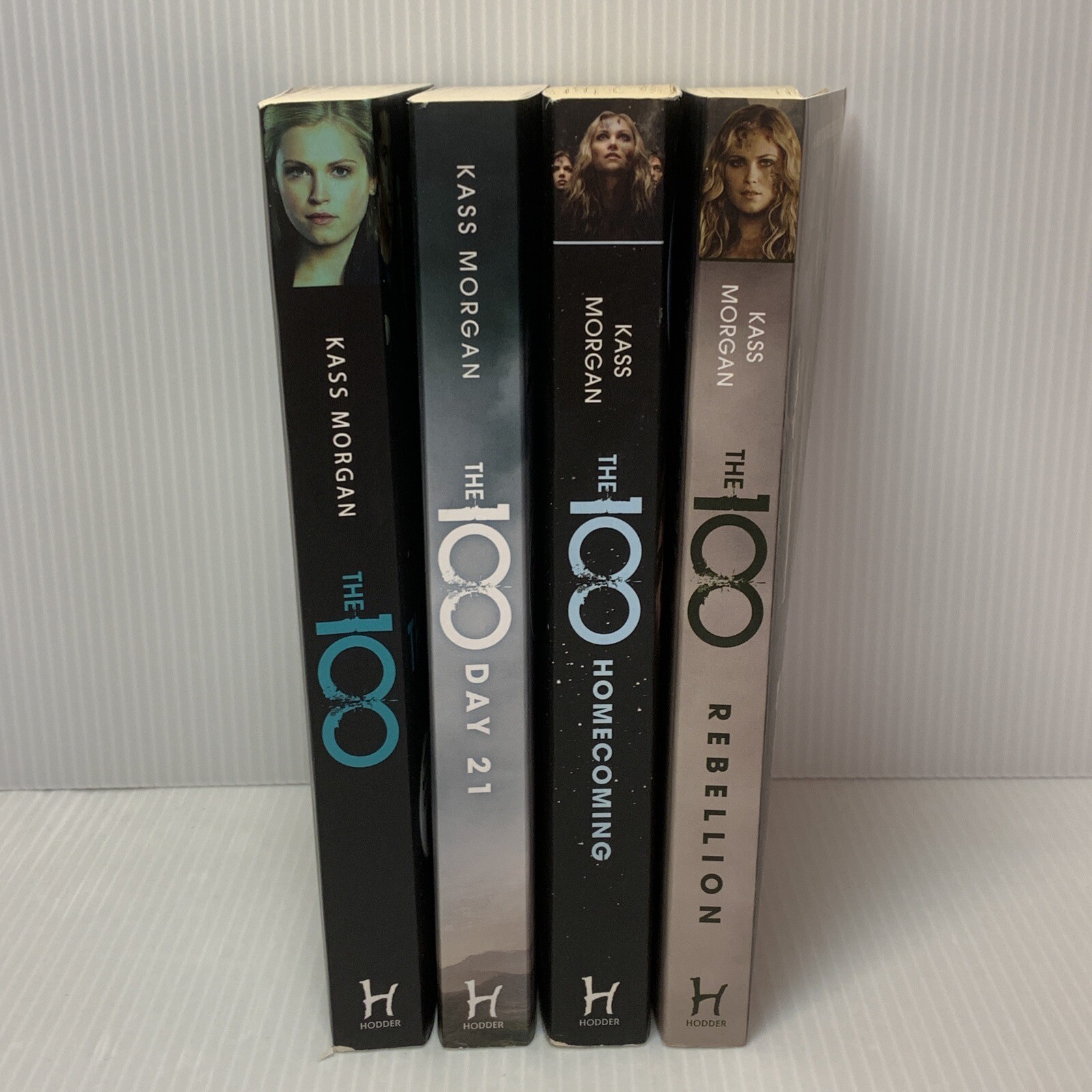 The 100: 4 Book Collection (100, Day 21, Homecoming, Rebellion) Kass Morgan, UK