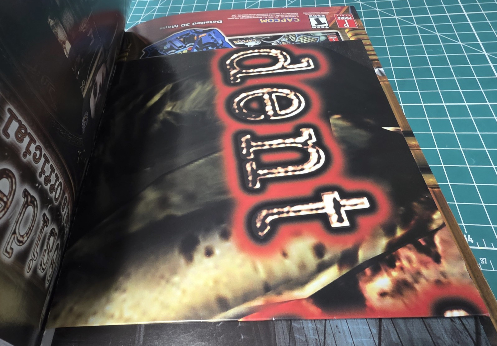 Resident Evil Prima’s Official Strategy Guide Nintendo GAMECUBE w/POSTER – RARE!