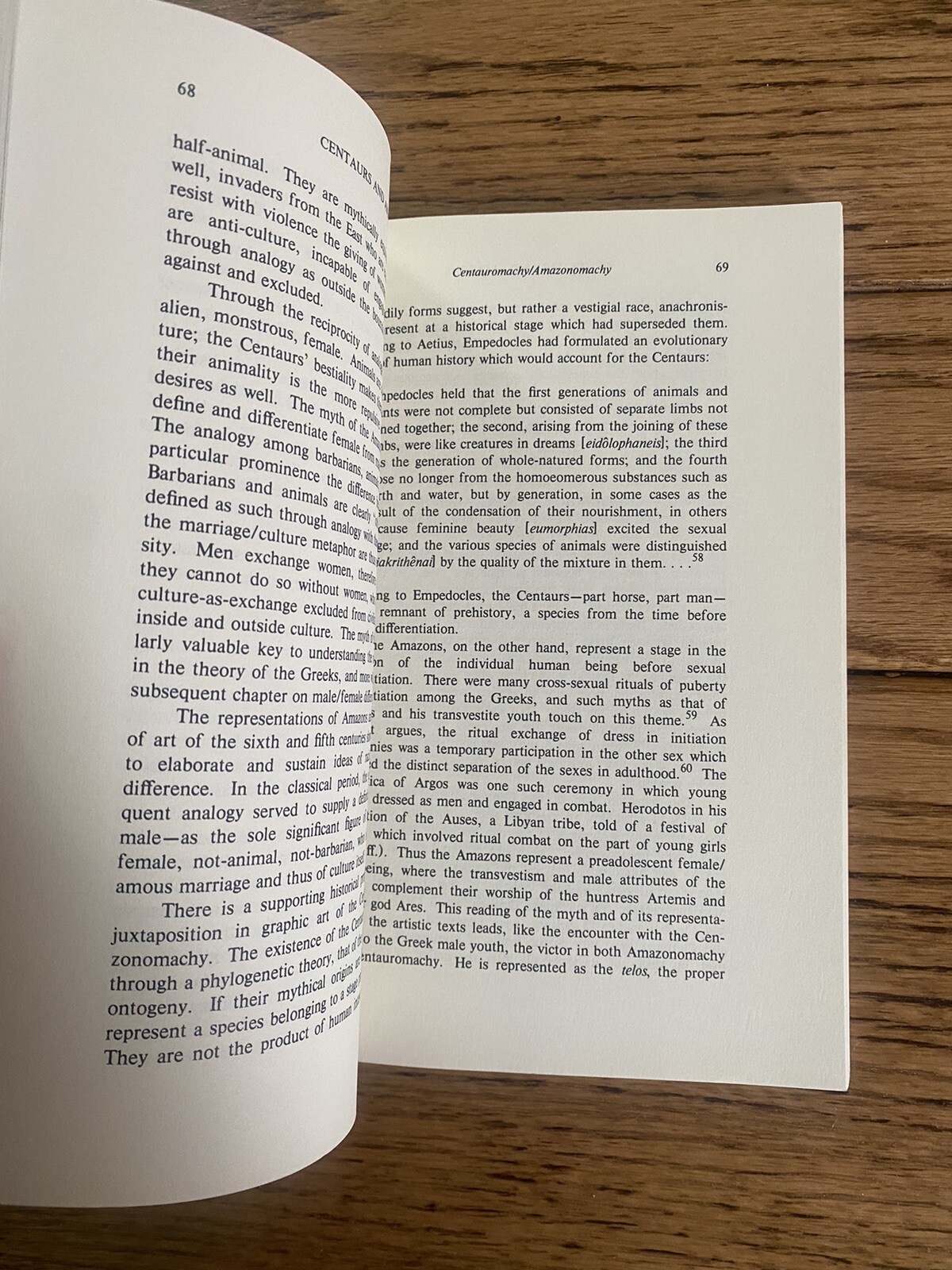 Centaurs and Amazons Women and the Pre-History Great Chain of Being/ duBois