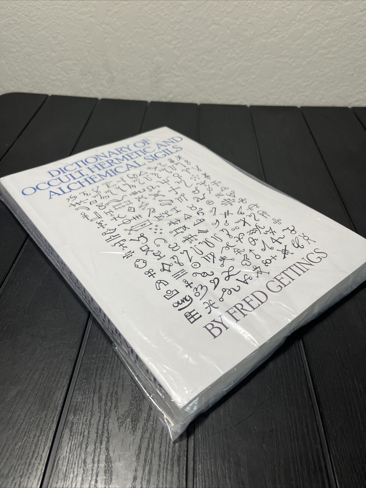 Dictionary of Occult, Hermetic and Alchemical Sigils by Fred Gettings