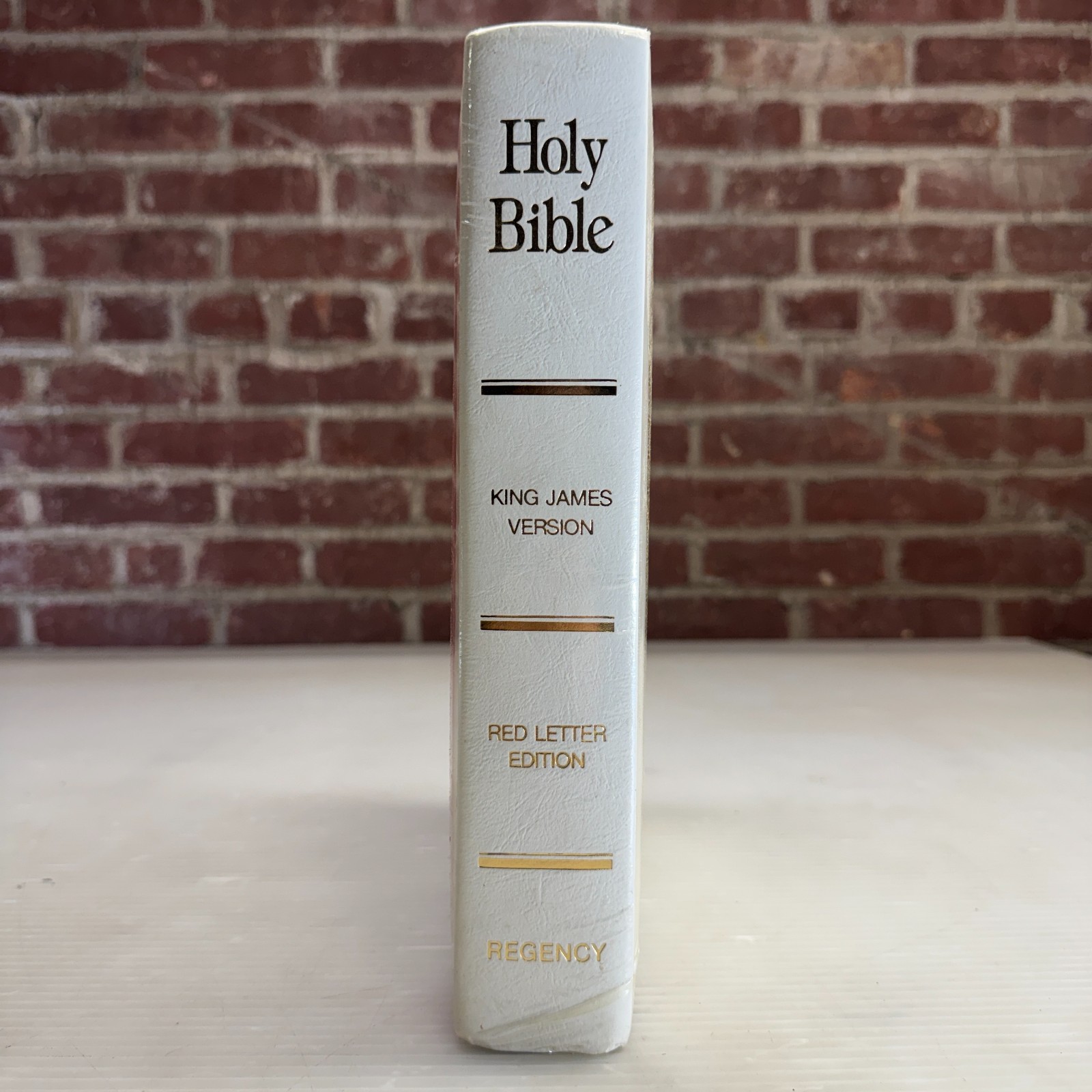 Vintage New Family Heirloom Bible KJV White Faux Leather Gold Edges Illustration