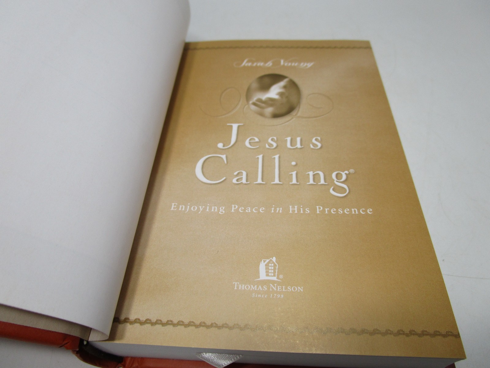 Jesus Calling, Padded Hardcover, with Scripture References: Enjoying Peace i…