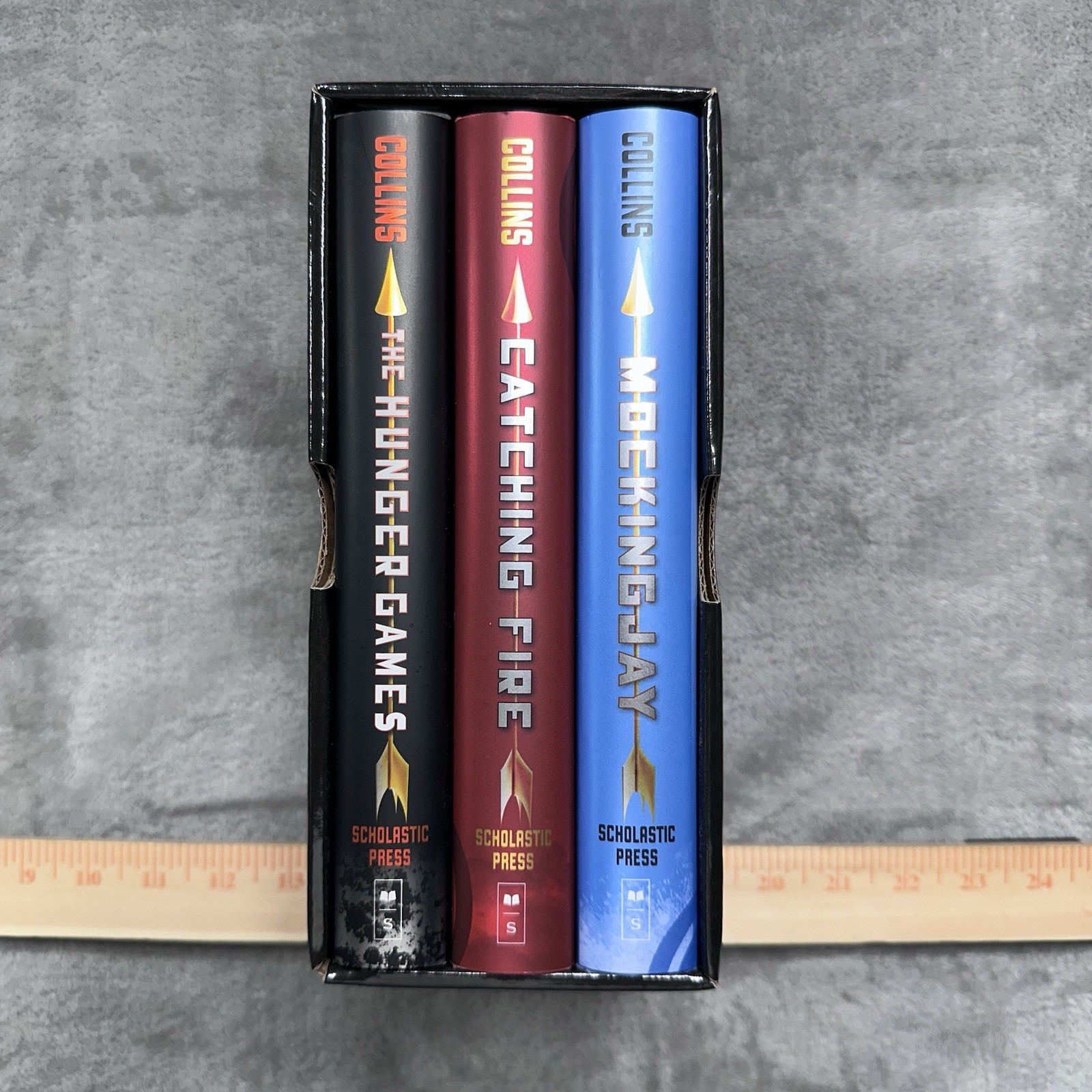 The Hunger Games Trilogy Boxset by Suzanne Collins – All 3 books – HB DJ LNC!!