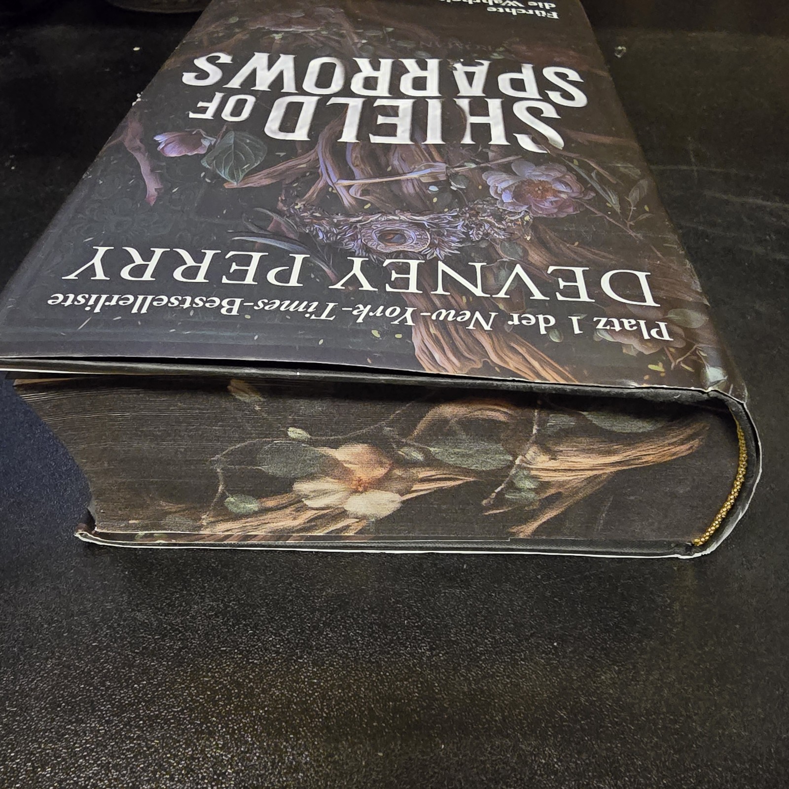 Devney Perry Pe Shield of Sparrows: Roman. Slow-burn Enem (Hardback)