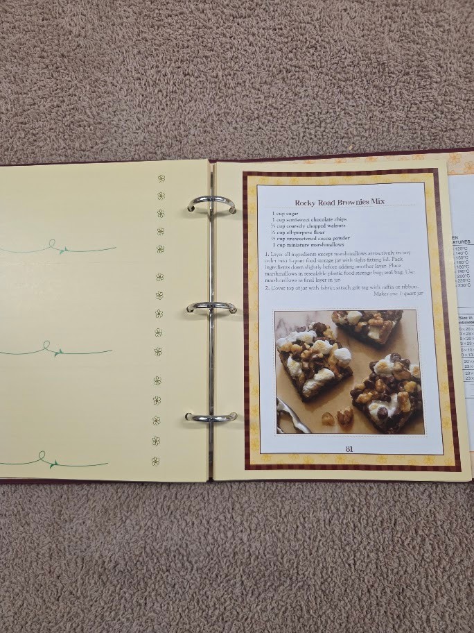 Cookies, Brownies & Bars; Gifts from a Jar hardcover binder w/ Raffia & Fabric