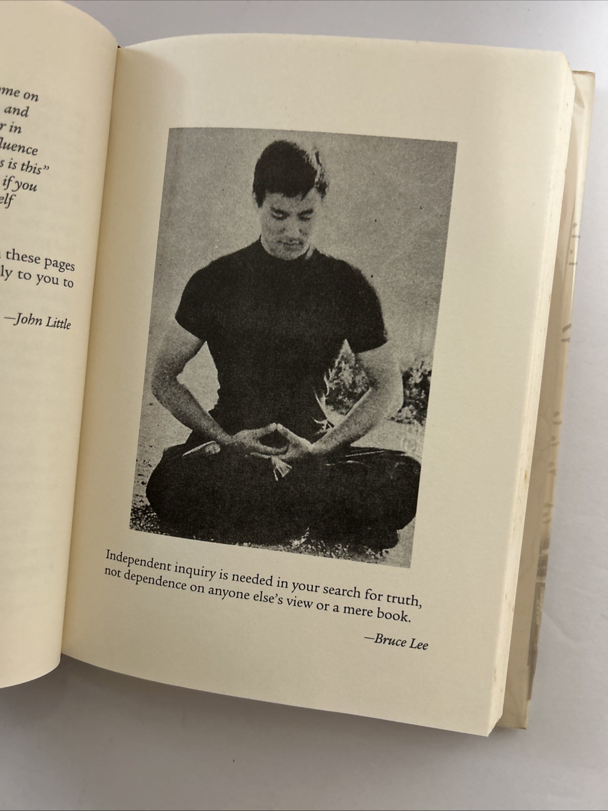 Striking Thoughts: Bruce Lee’s Wisdom for Daily Living By Bruce Lee 2000 1st HC