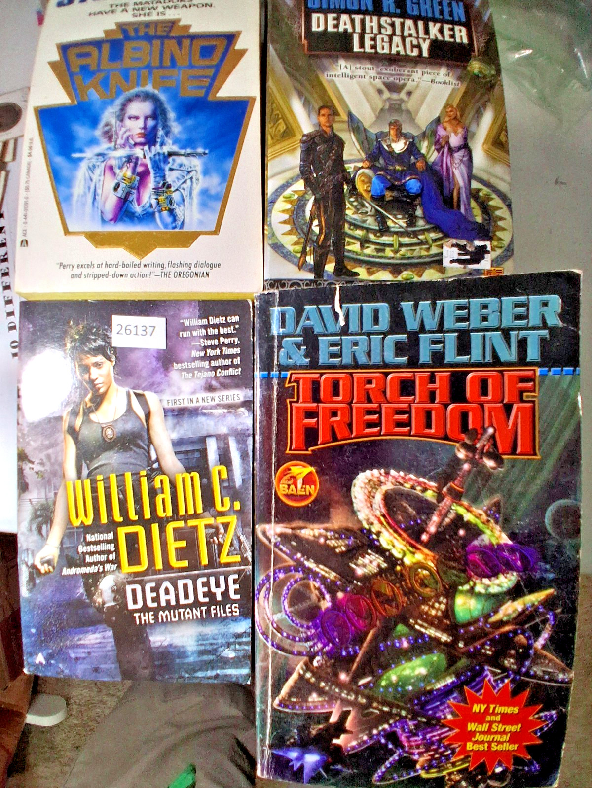 Lot of 10 Science Fiction/Fantasy PAPERBACK Books 26137 bc22