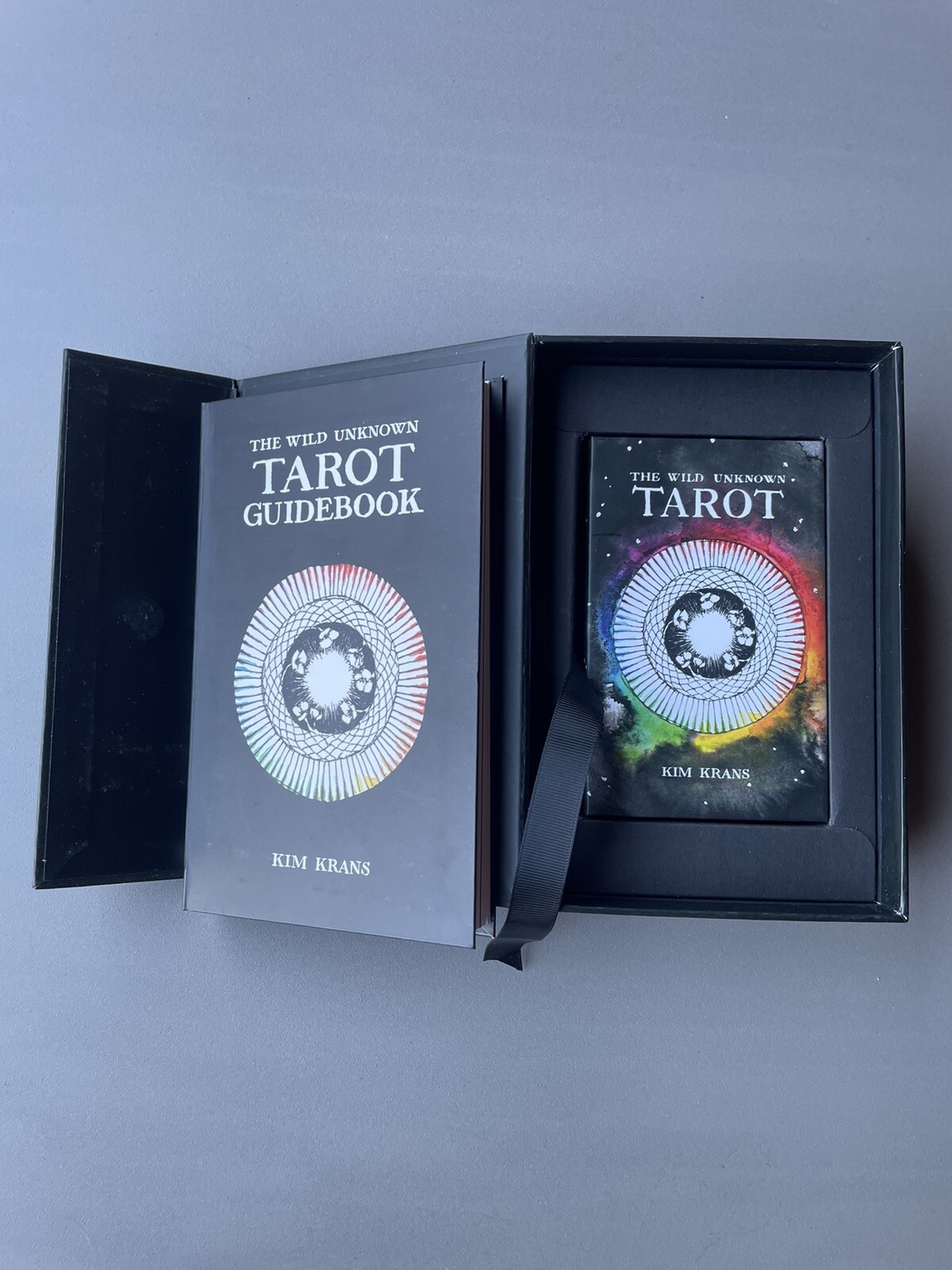 The Wild Unknown Tarot Deck and Guidebook (Official Keepsake Box Set)
