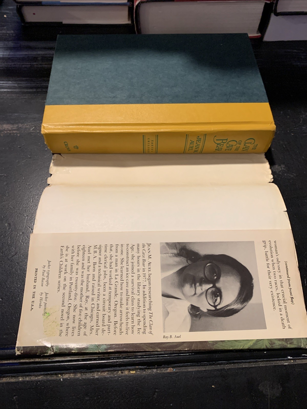 The Clan of the Cave Bear by Jean M. Auel 1980 Hardcover Book Club Edition