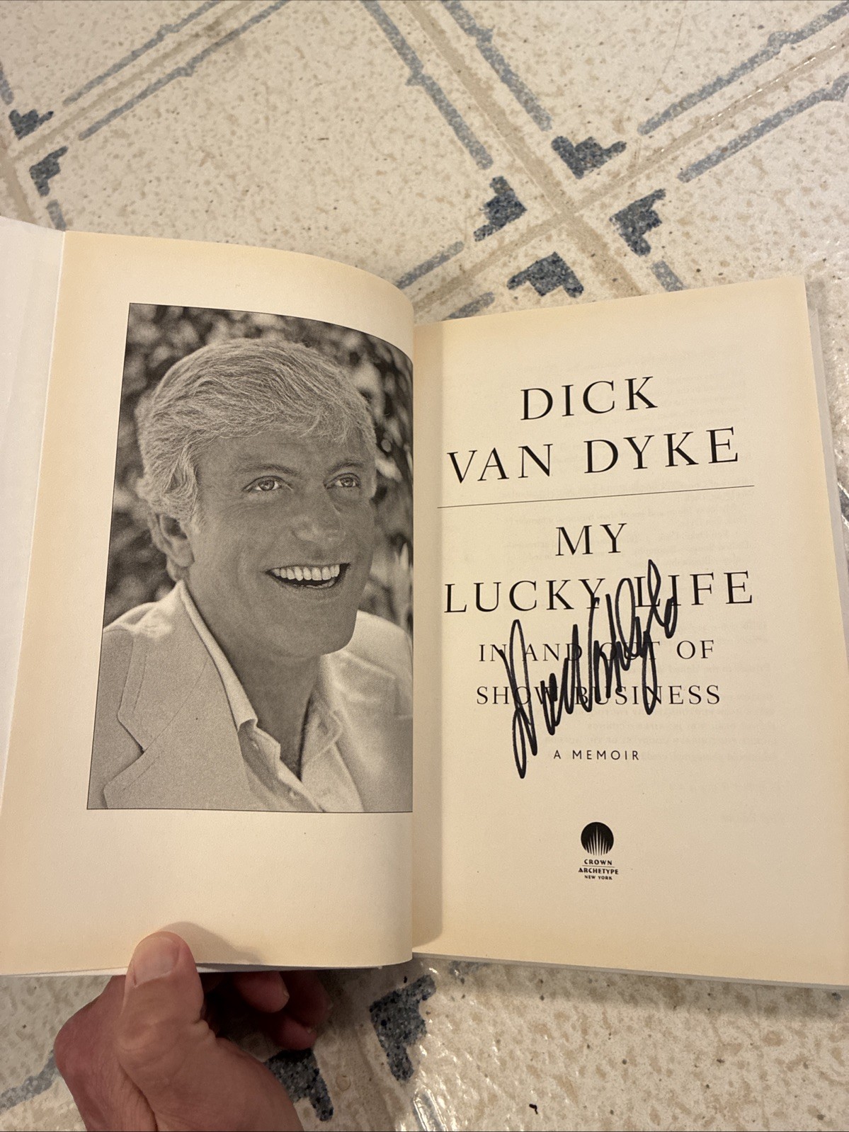 SIGNED! Dick Van Dyke My Lucky Life Hardcover Book 2011 First Edition