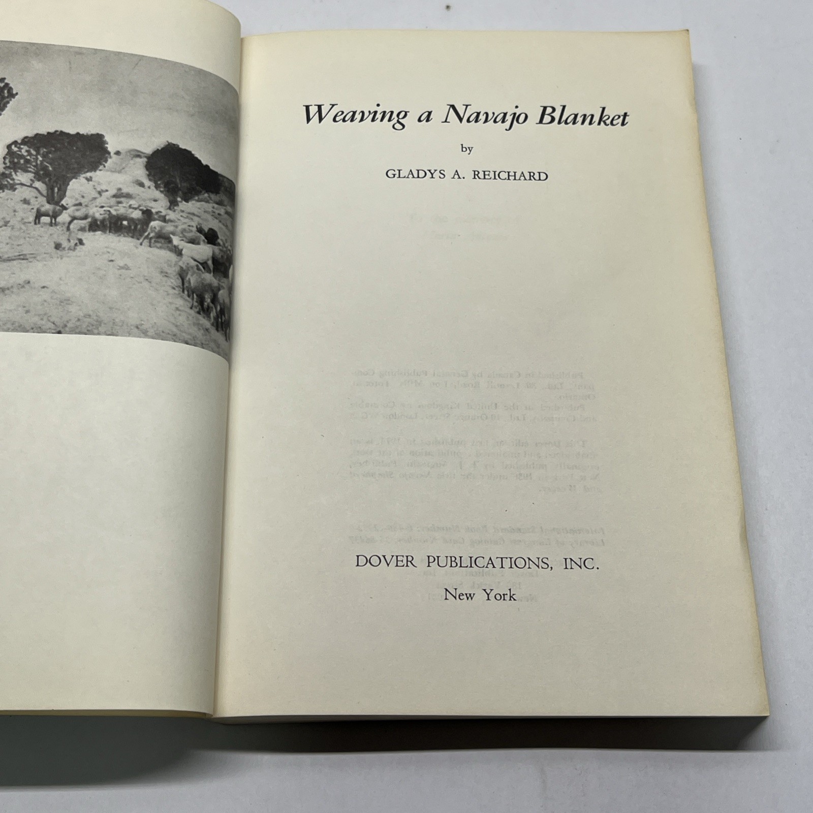 Weaving a Navajo Blanket by Gladys A. Reichard (2011, Paperback