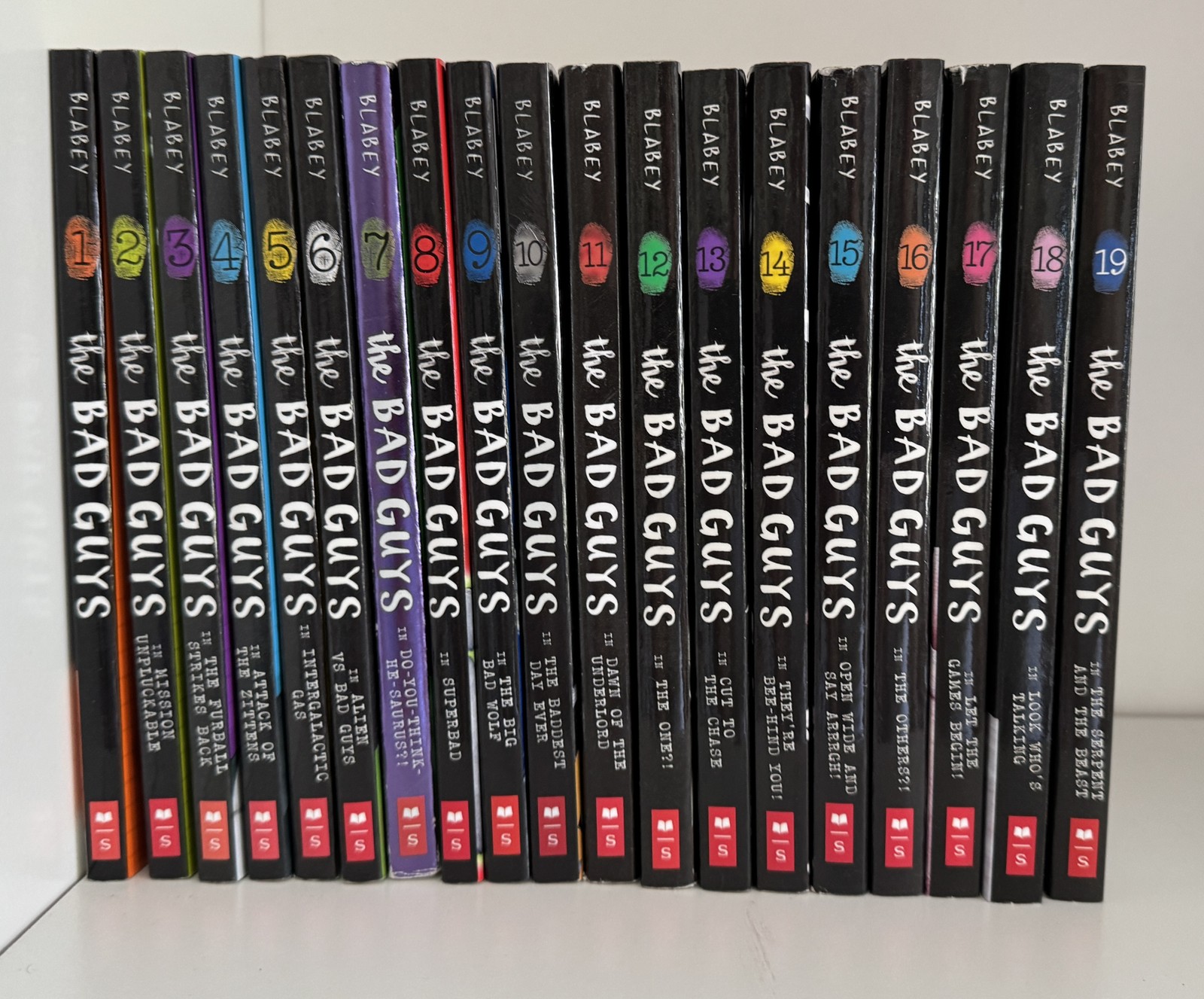 Complete Series Set BAD GUYS 1-19 Aaron Blabey Lot