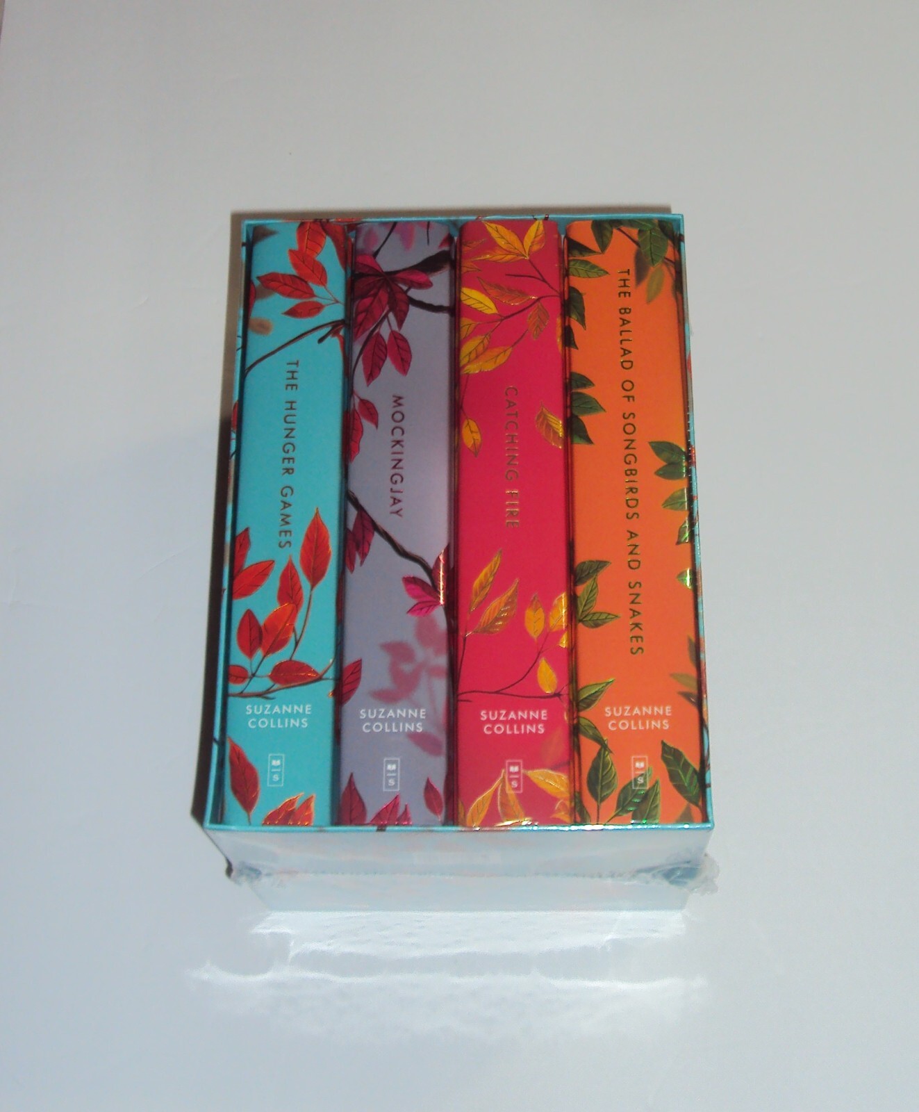 The Hunger Games Deluxe Collection – UK 4-Book Set by Suzanne Collins