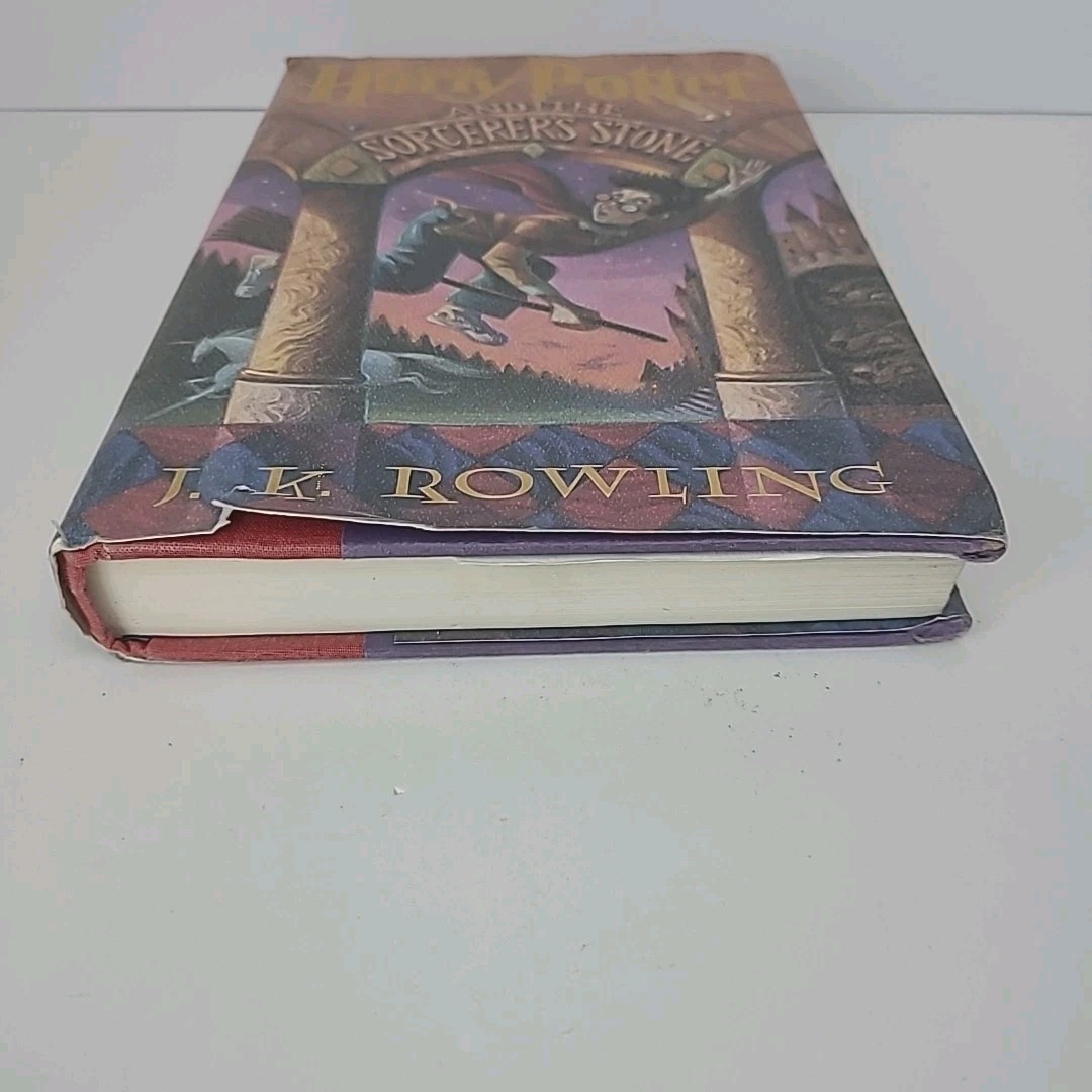 HARRY POTTER & SORCERER’S STONE Hardcover J.K. Rowling 1st EDITION 1998