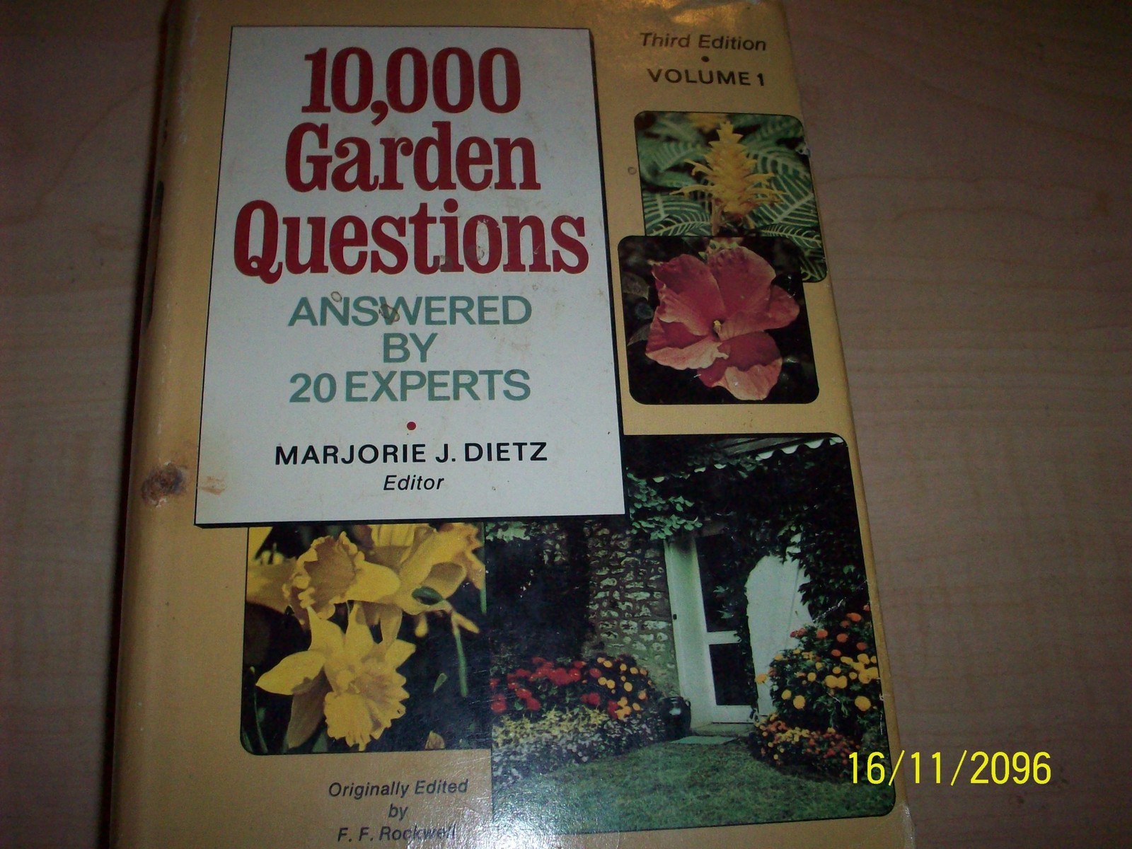 10,000 Garden Questions – Dietz, Marjorie J. – Good – See condition notes