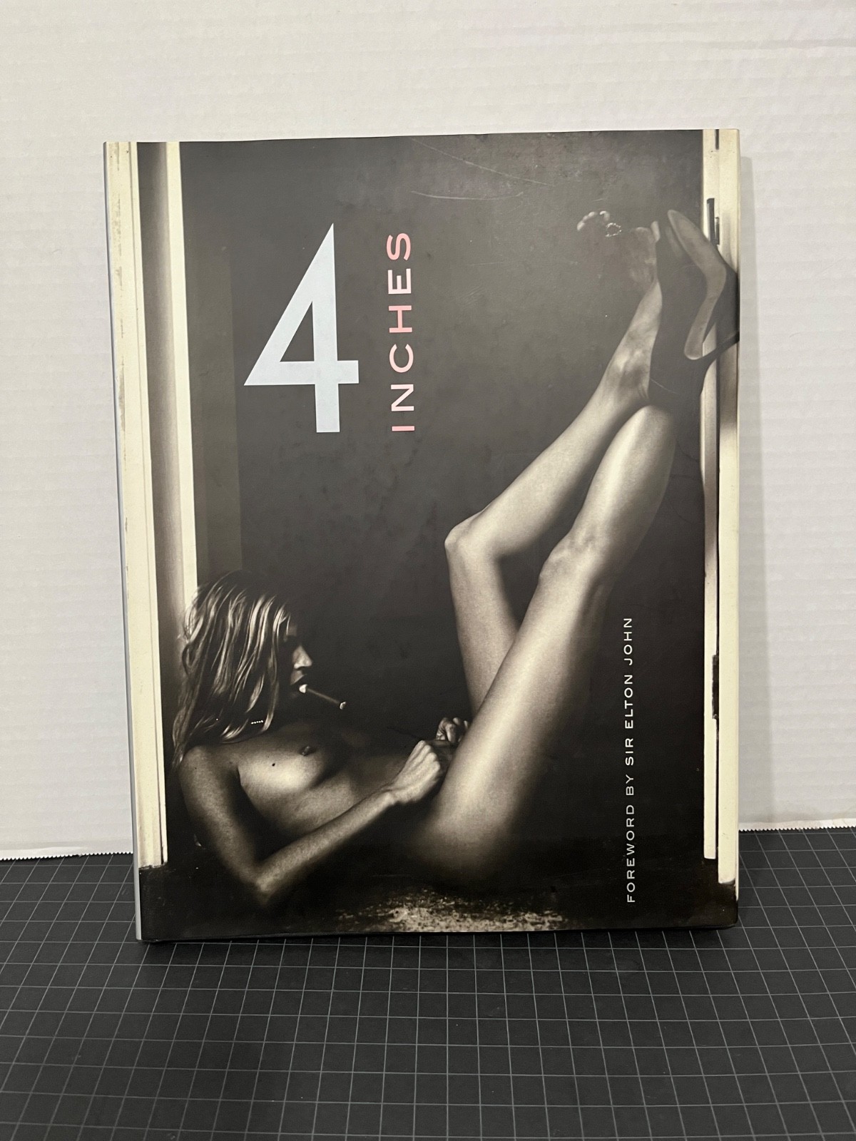 4 Inches by Sir Elton John & Foreword Jimmy Choo – Photos Celebrities 1st Editio