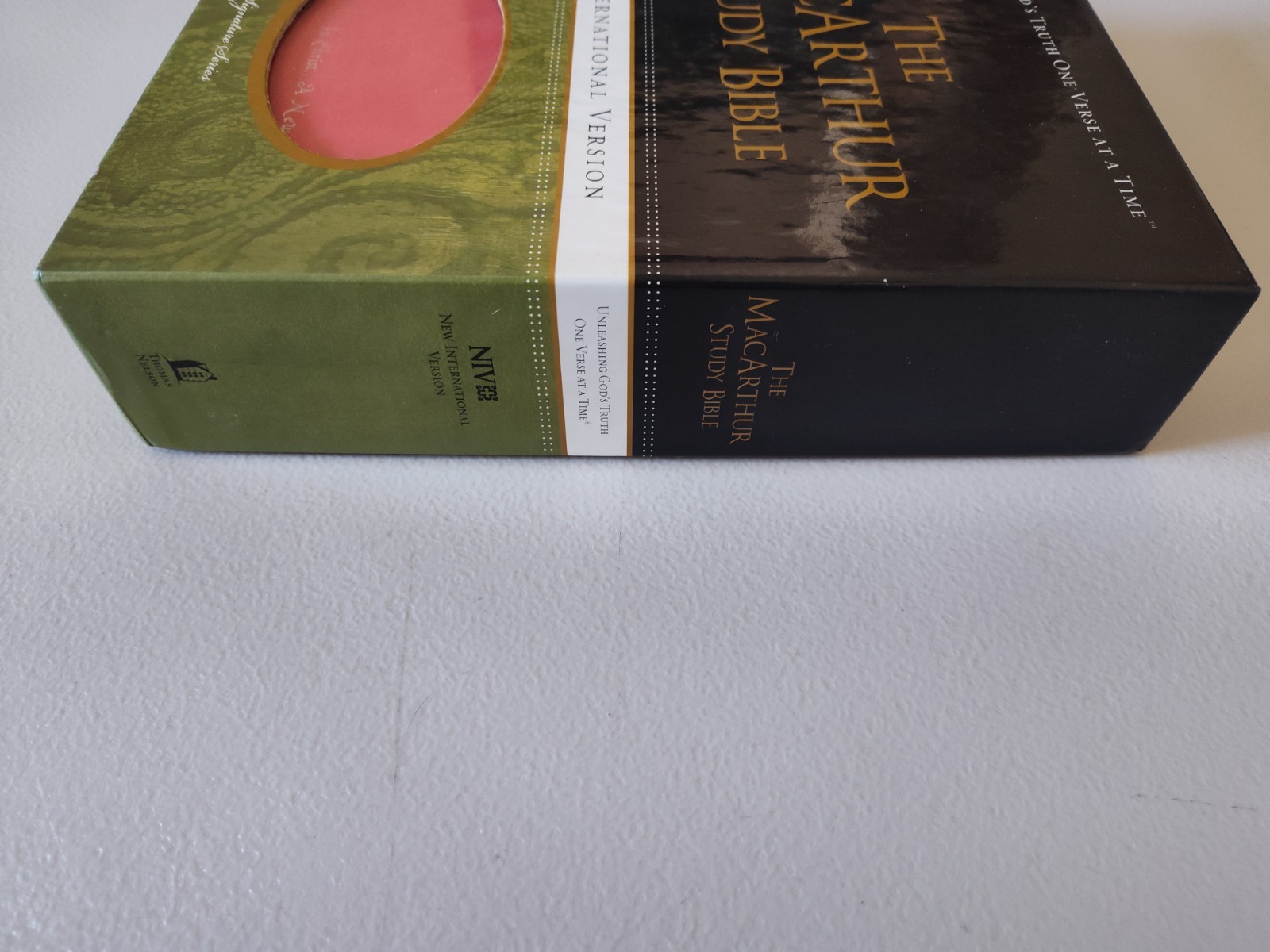 The MacArthur Study Bible: NIV Sunset Pink Leathersoft in Box Clean 2013
