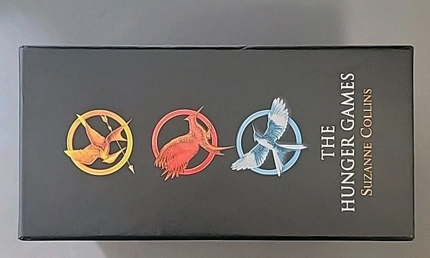 Trilogy Boxed Set – Catching Fire – Mockingjay by Suzanne Collins (2013,…