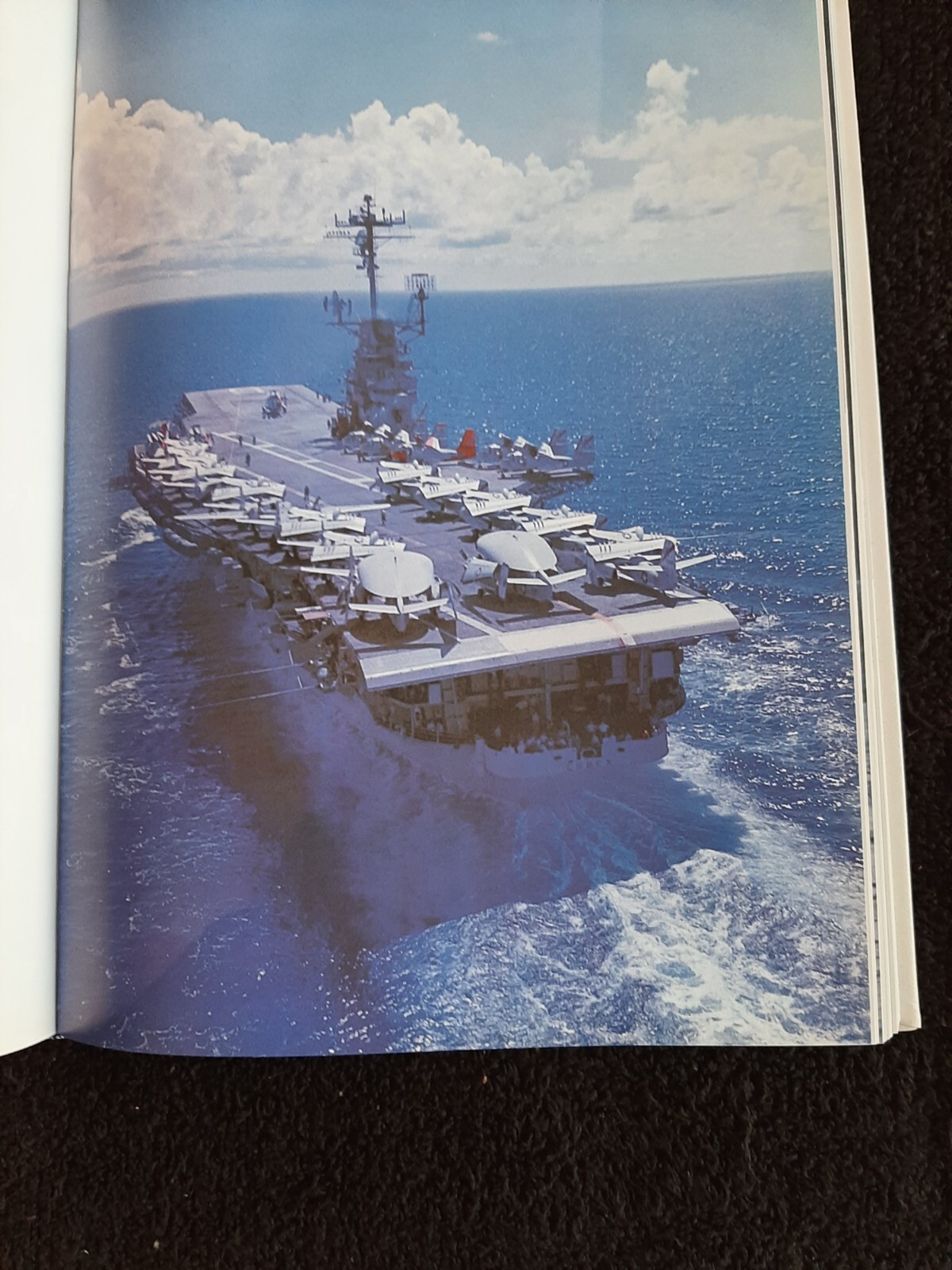 Naval Historical book from 1775-1991. NOS 341 pages many pictures