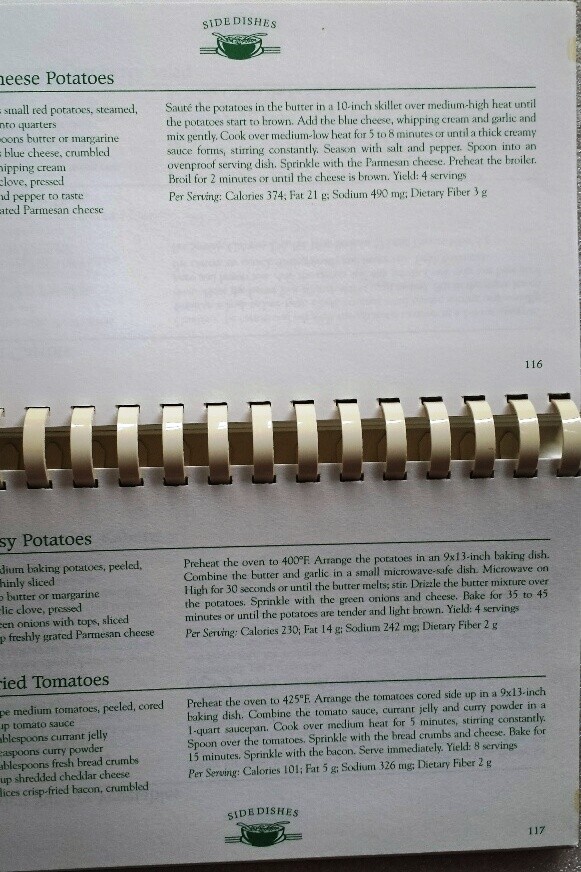 THE PAMPERED CHEF ~ THE KITCHEN IS THE HEART OF THE HOME COOKBOOK ~ 223 PAGES