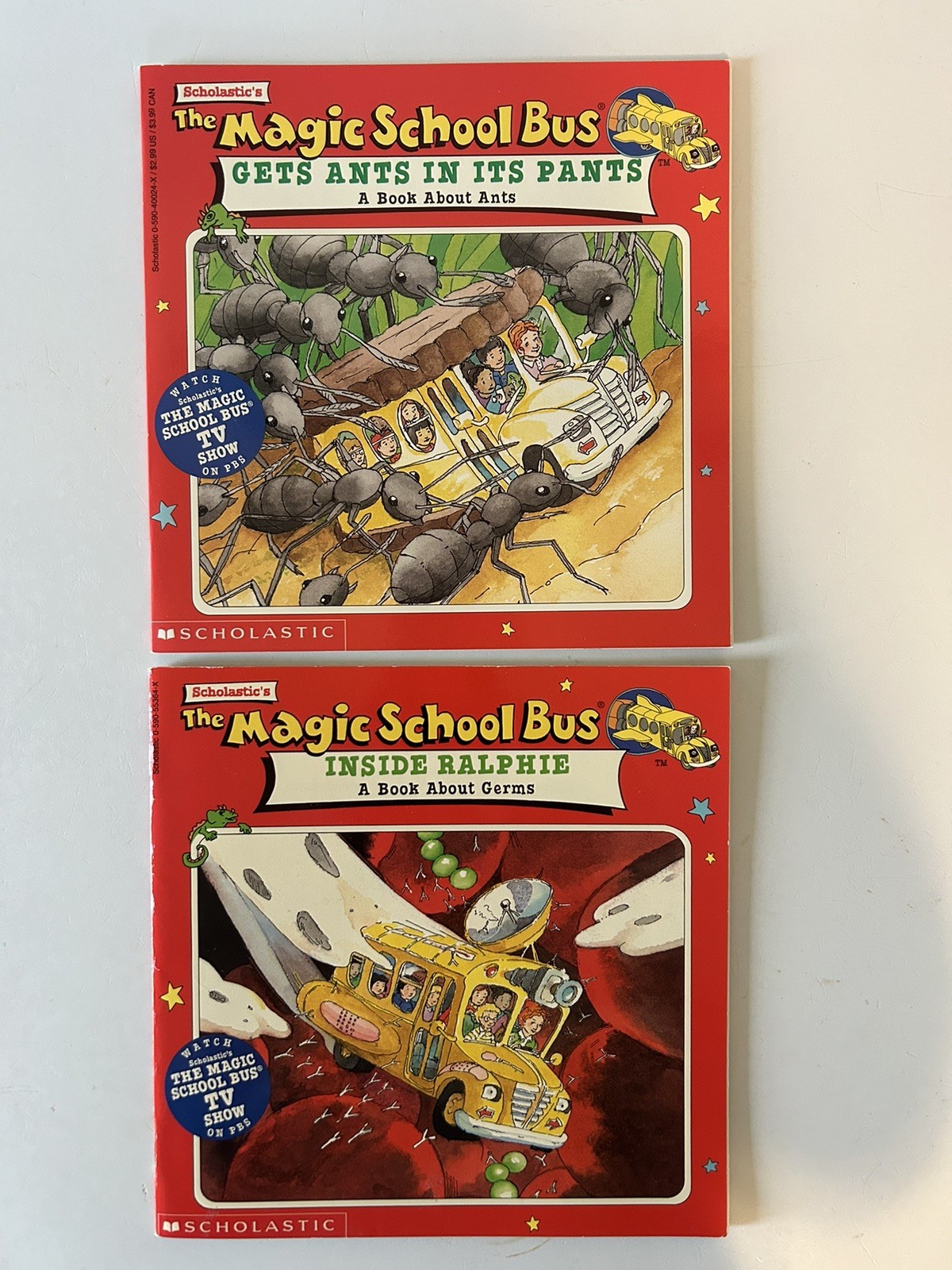 Lot of 9 Vintage Magic School Bus Books…5 Paperback…3 Hardcover…Extras…Stickers