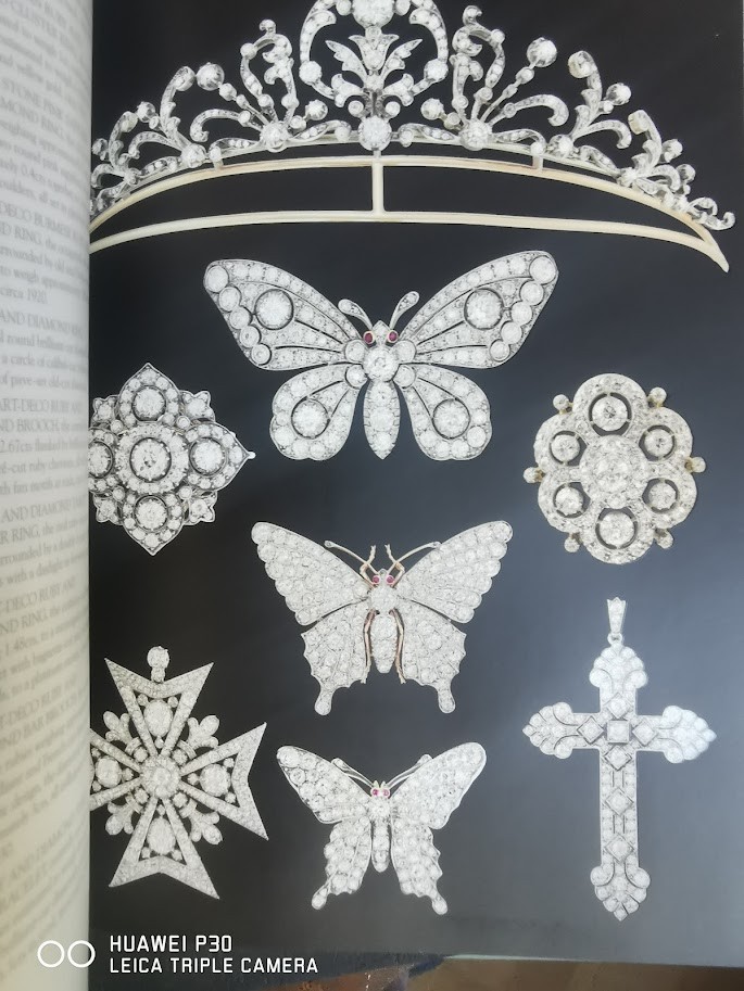 Bentley & Skinner Rare collection Fine Gold Jewels 2018 in 24 Pages & 404 items