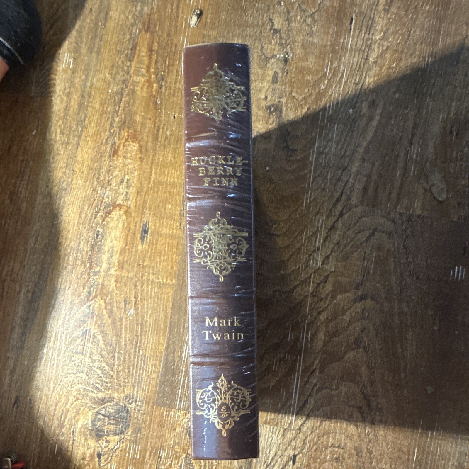 Mark Twain Adventures of Huckleberry Finn Hardcover Illustrated Novel Tom Sawyer