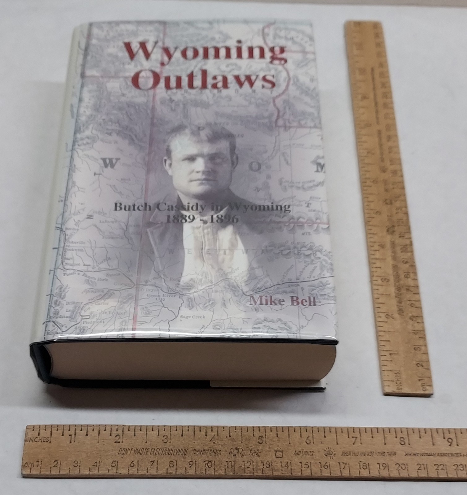 WYOMING OUTLAWS – Butch Cassidy in Wyoming 1889-1896 – Mike Bell – hb BOOK w/dj