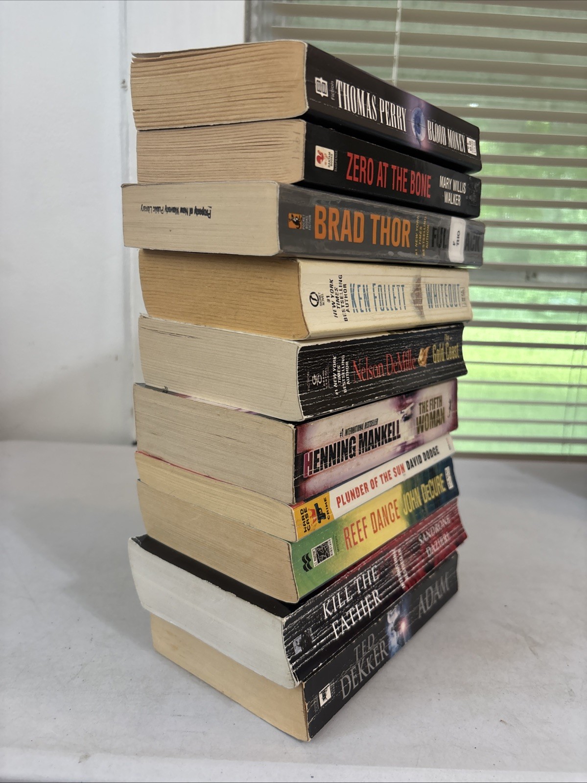 Lot of 10 – Mystery and Thrillers – Mixed Authors – FREE SHIPPING