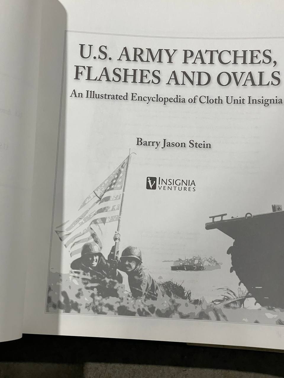 US Army Patches Flashes Ovals Encyclopedia Cloth Unit Insignia Book