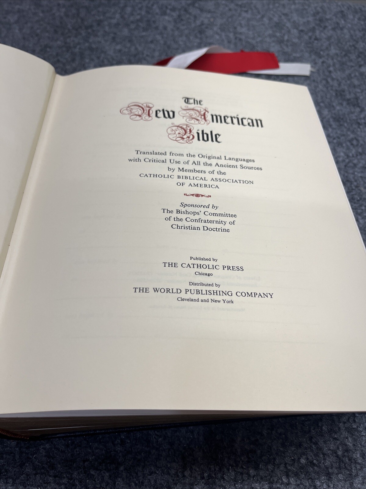 New American Bible NAB Holy Catholic Press World 1970 Gilded Faux Leather