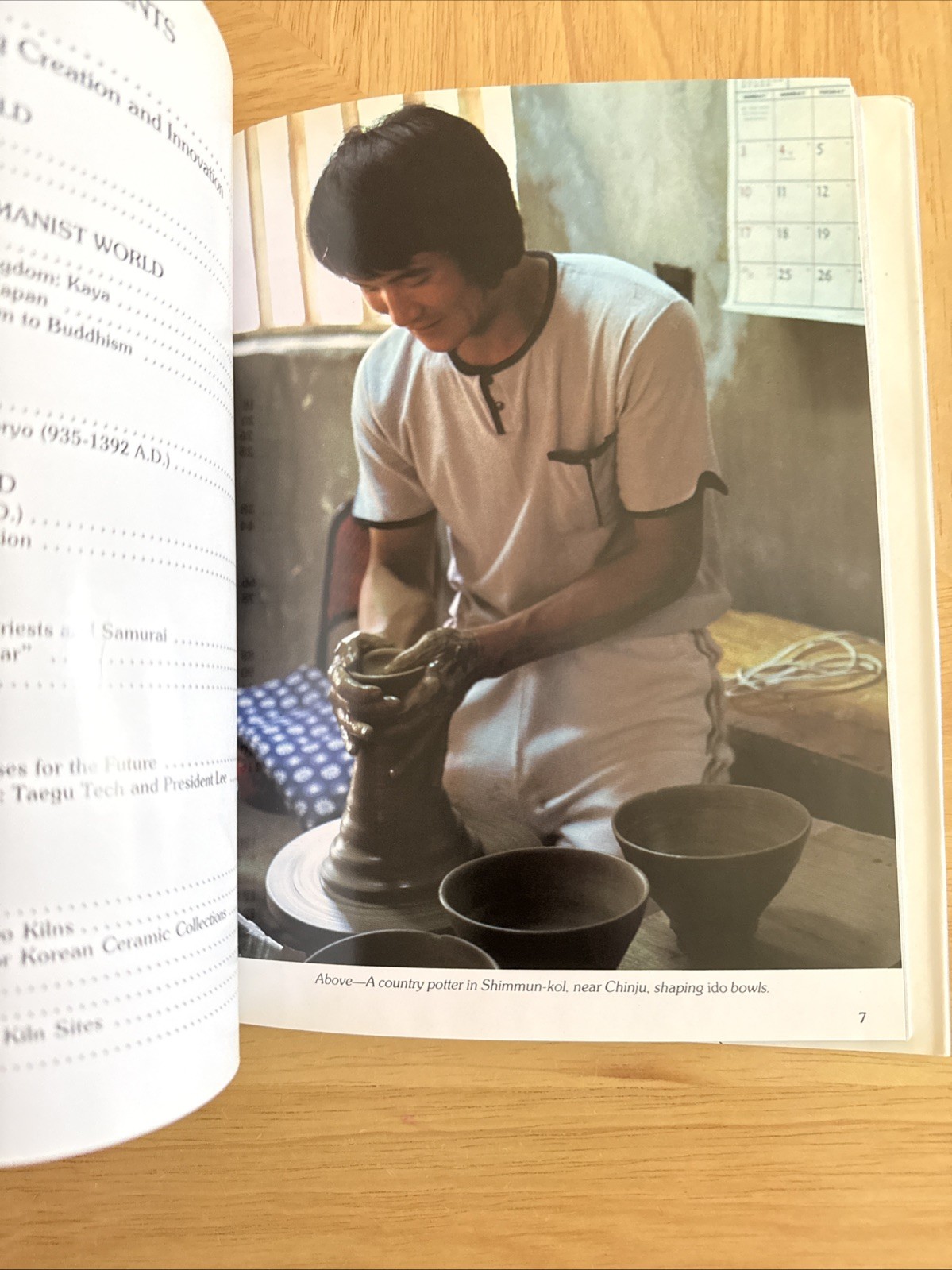 World of Korean Ceramics by Jon C. Covell (1986, Hardcover)