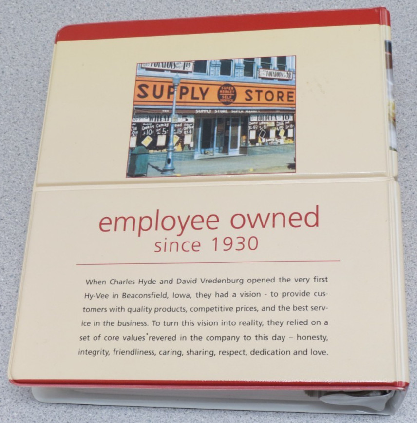 HyVee 75 Anniversary Cookbook – 3 ring binder – 667 pages