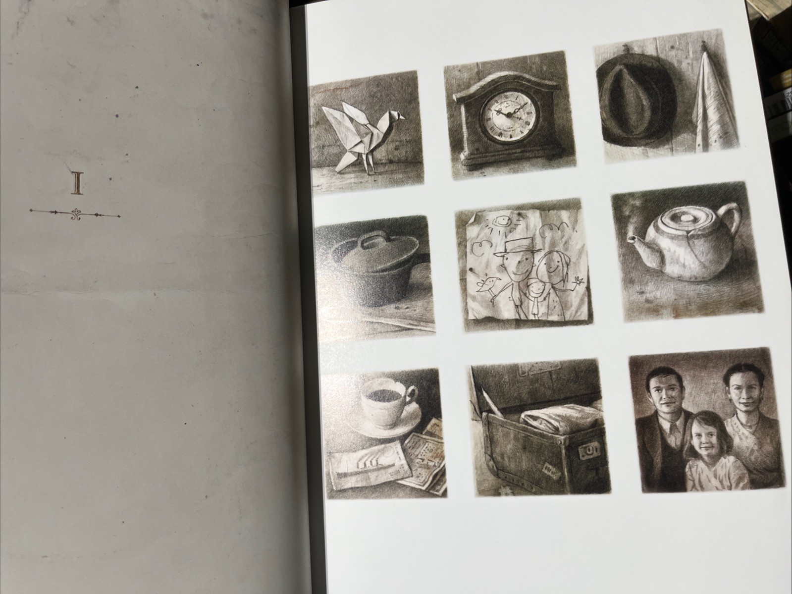 Shaun Tan The Arrival Stated First Edition HC Arthur A Levine Graphic Novel