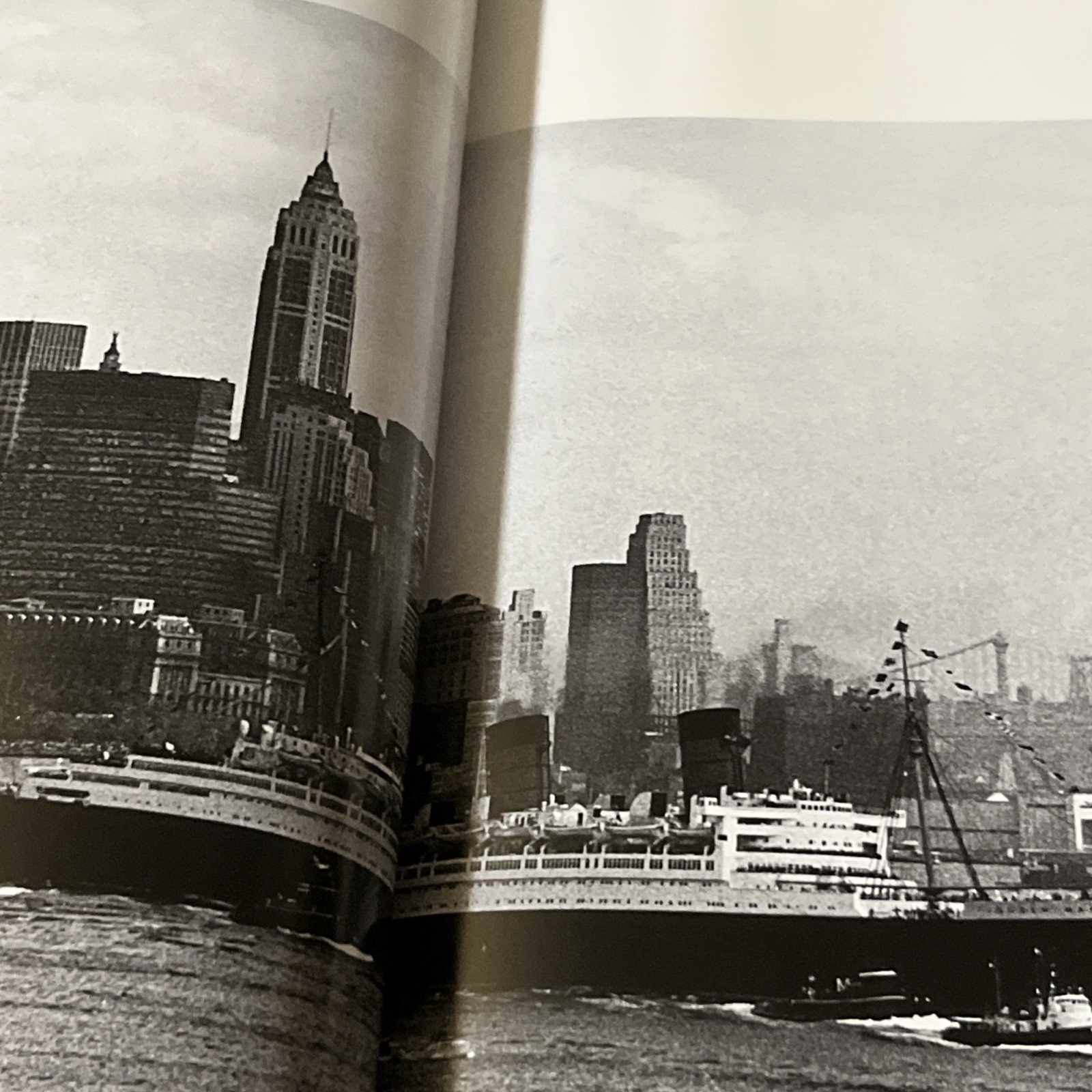 World Trade Center Oversized ( Tall ) HC Book Photos 9/11 Foldout Pages EXC Cond