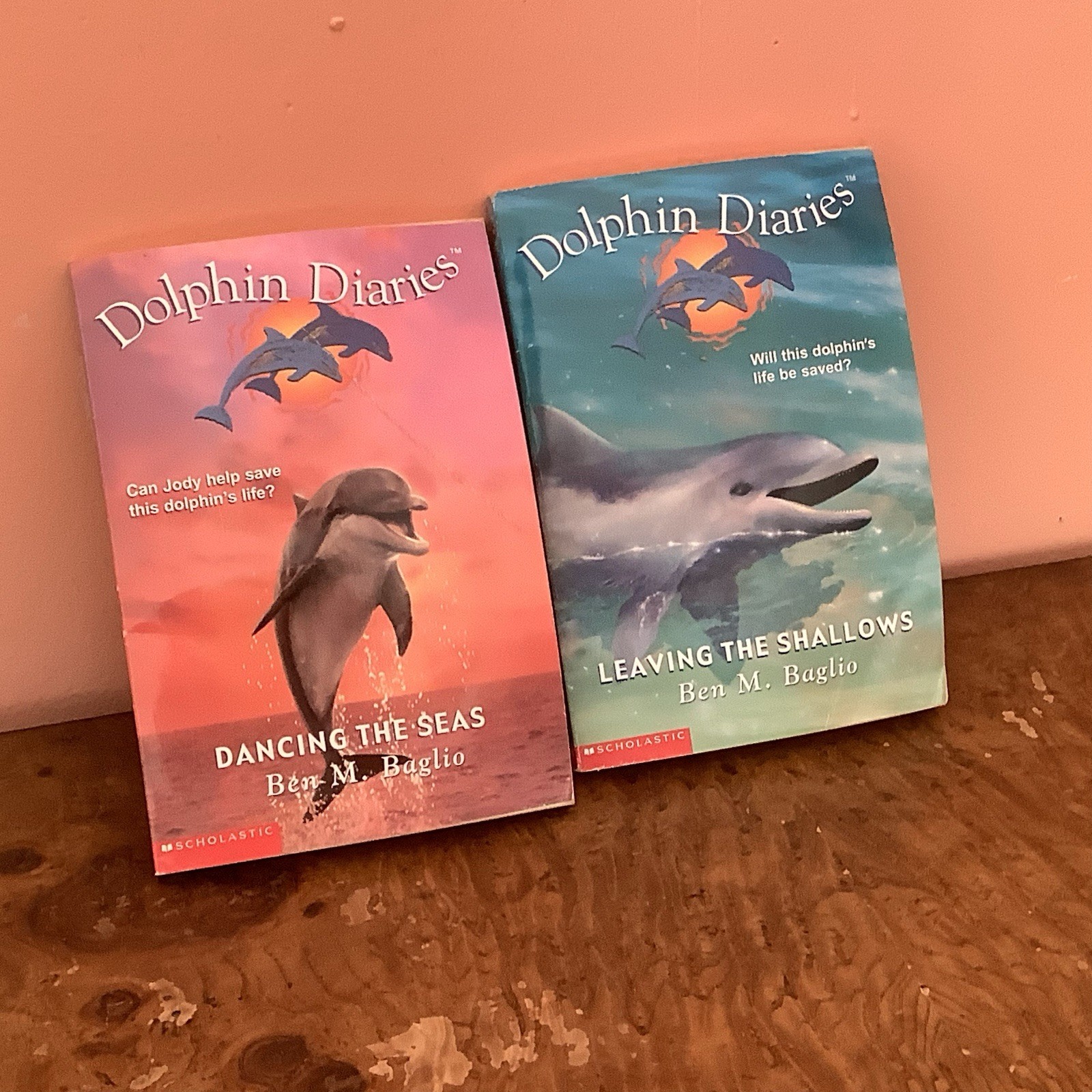 Dolphin Diaries Books 8 And 9, Ben M. Bagilo Scholastic Printing 2002 Lot Of 2