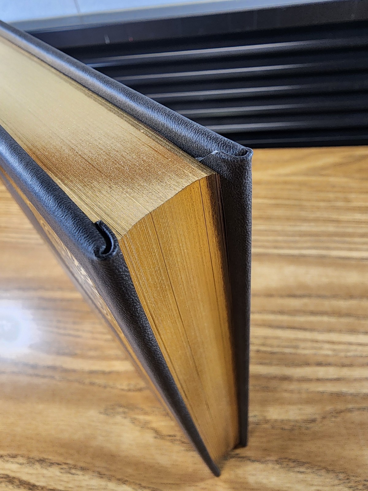 The Alloy Of Law by Brandon Sanderson – Leatherbound – Signed – Mint