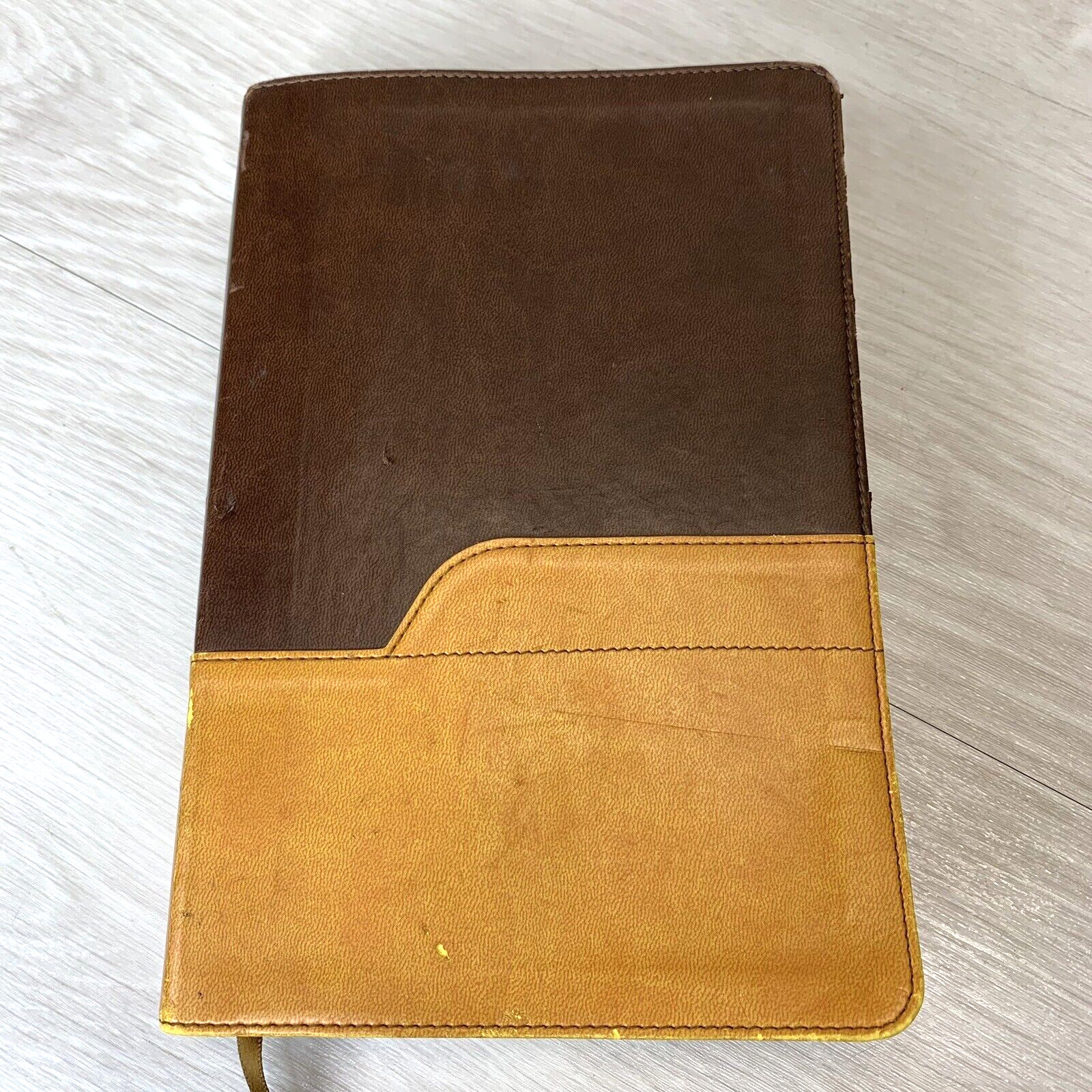 NIV Holy Bible Large Print Chocolate/Amber Duo Tone Brown Leather Cover