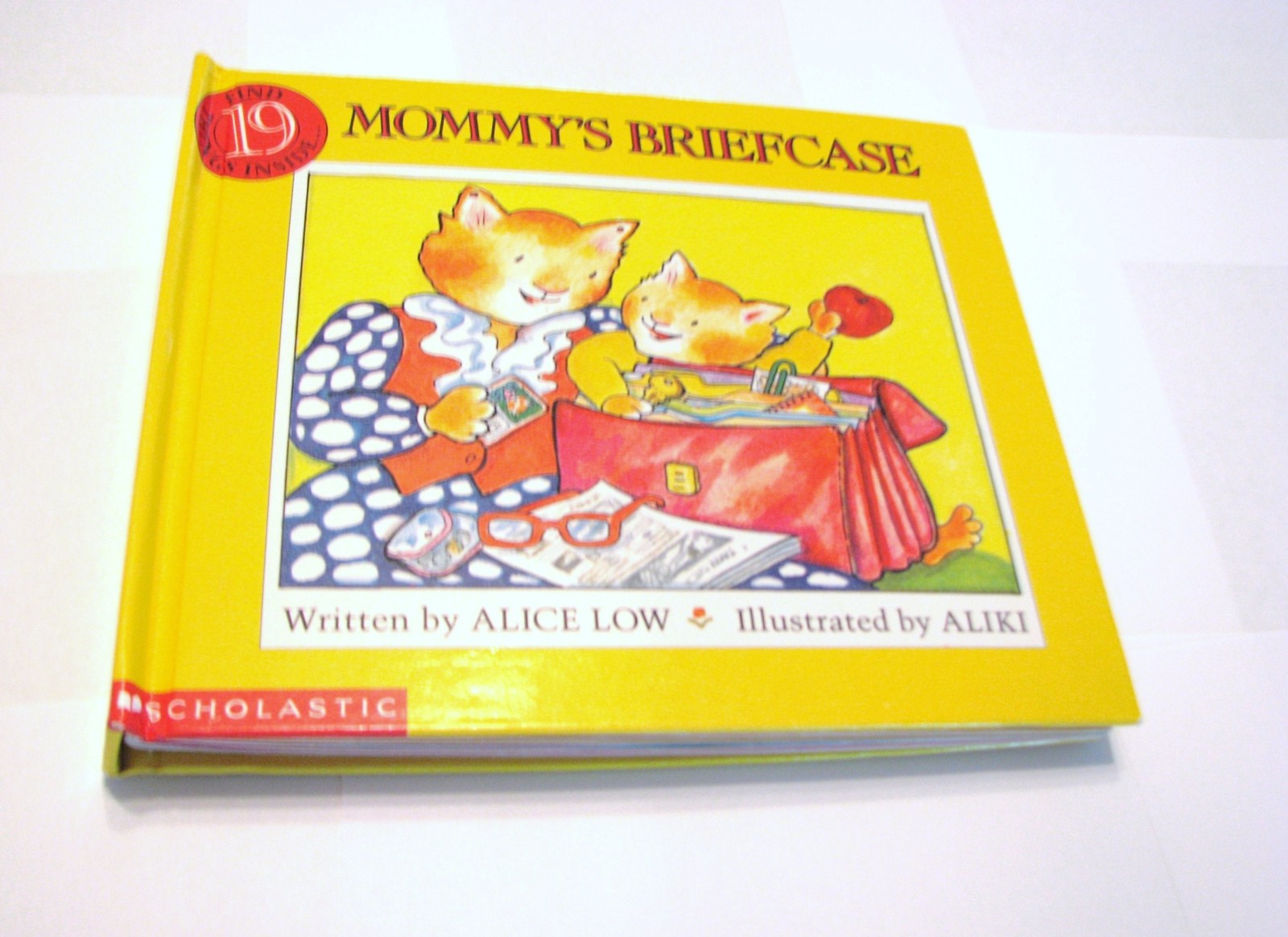 Mommy’s Briefcase – hardcover Aliki|Low, Alice